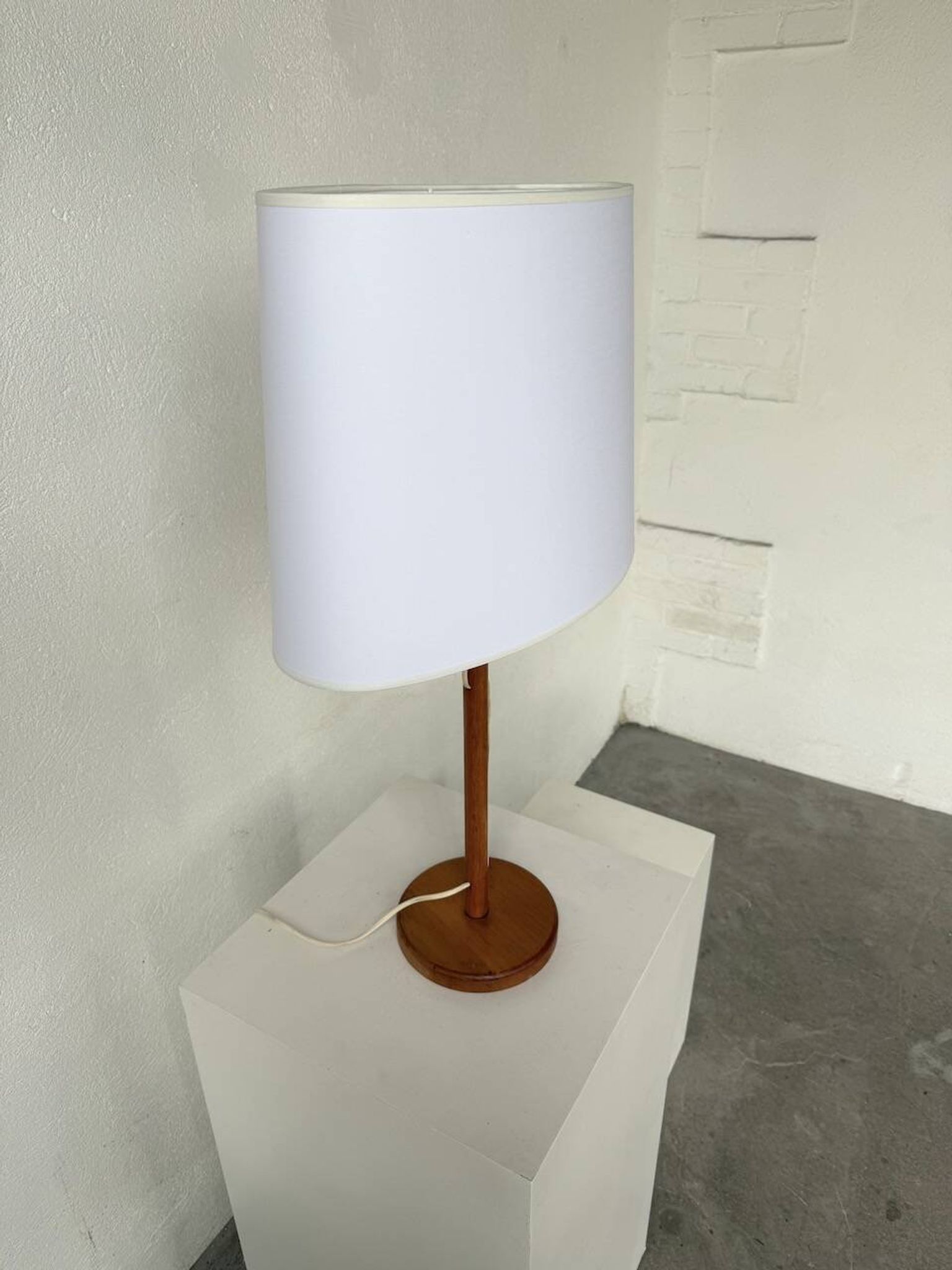 Lampe de table bois chêne années 70