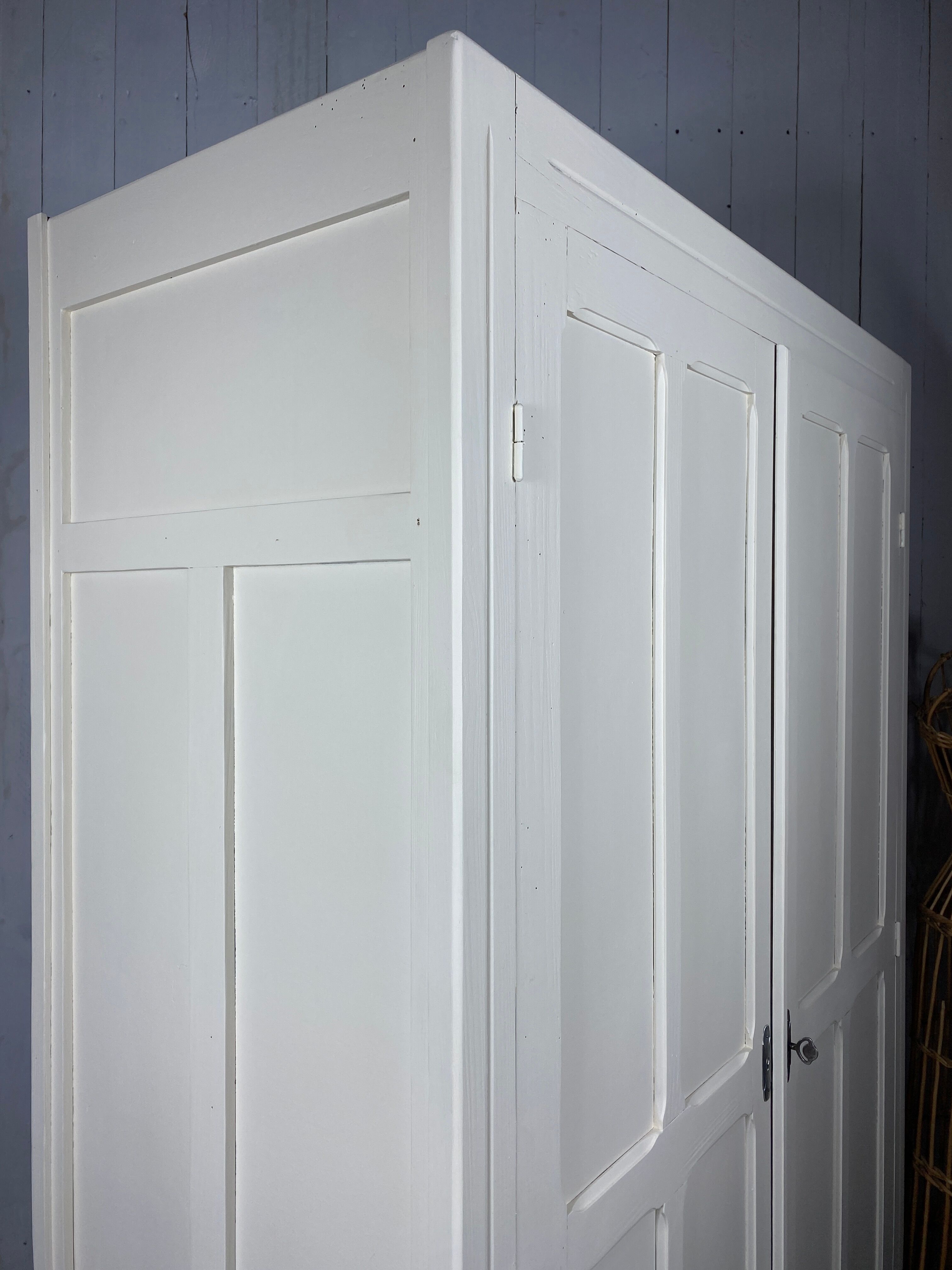 Armoire parisienne