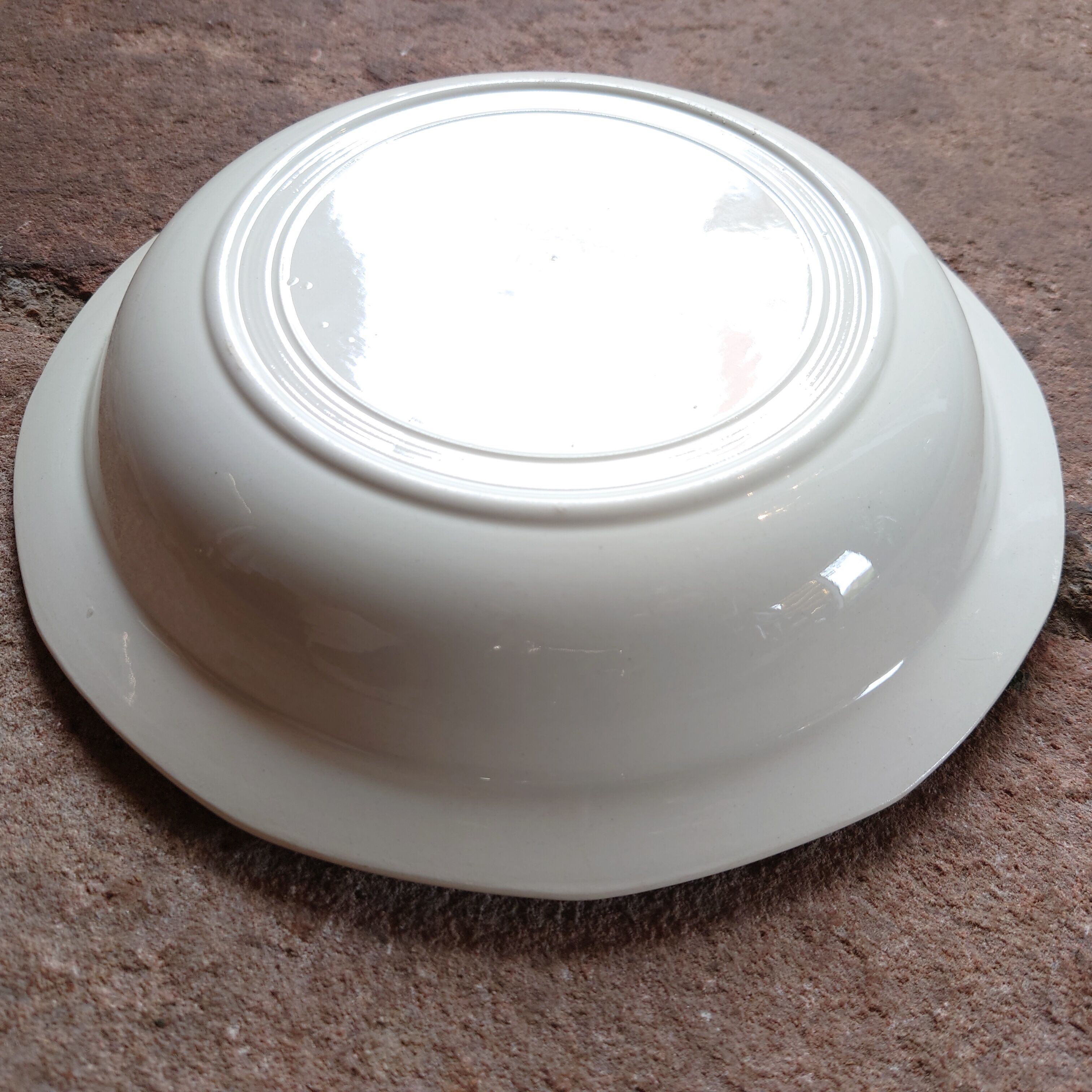 Hollow round dish Bitche de Sarreguemines