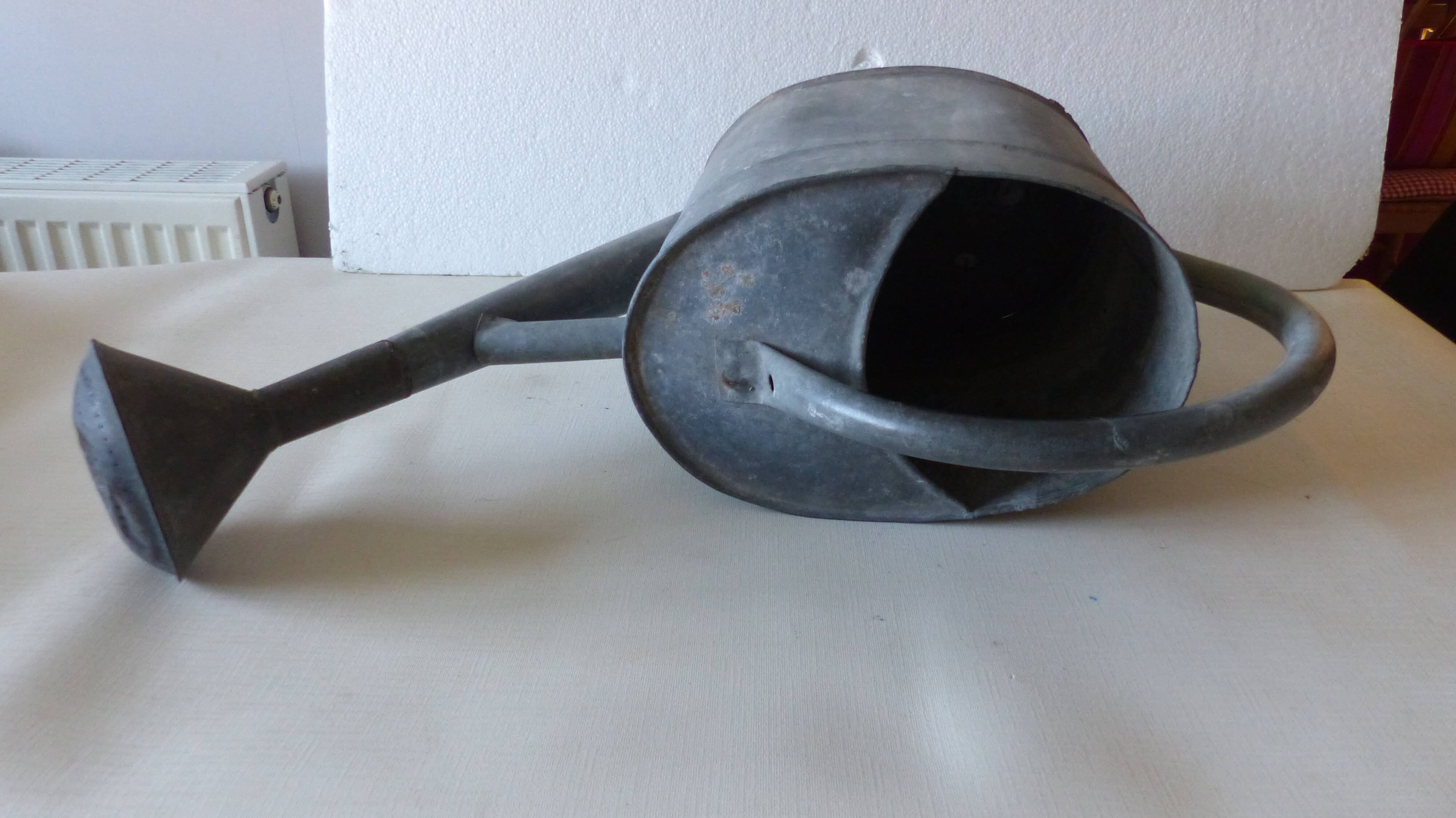 Zinc watering can