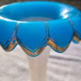 Vase in soapy opaline and flag blue corolla