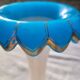 Vase en opaline savonneuse et corolle bleu drapeau