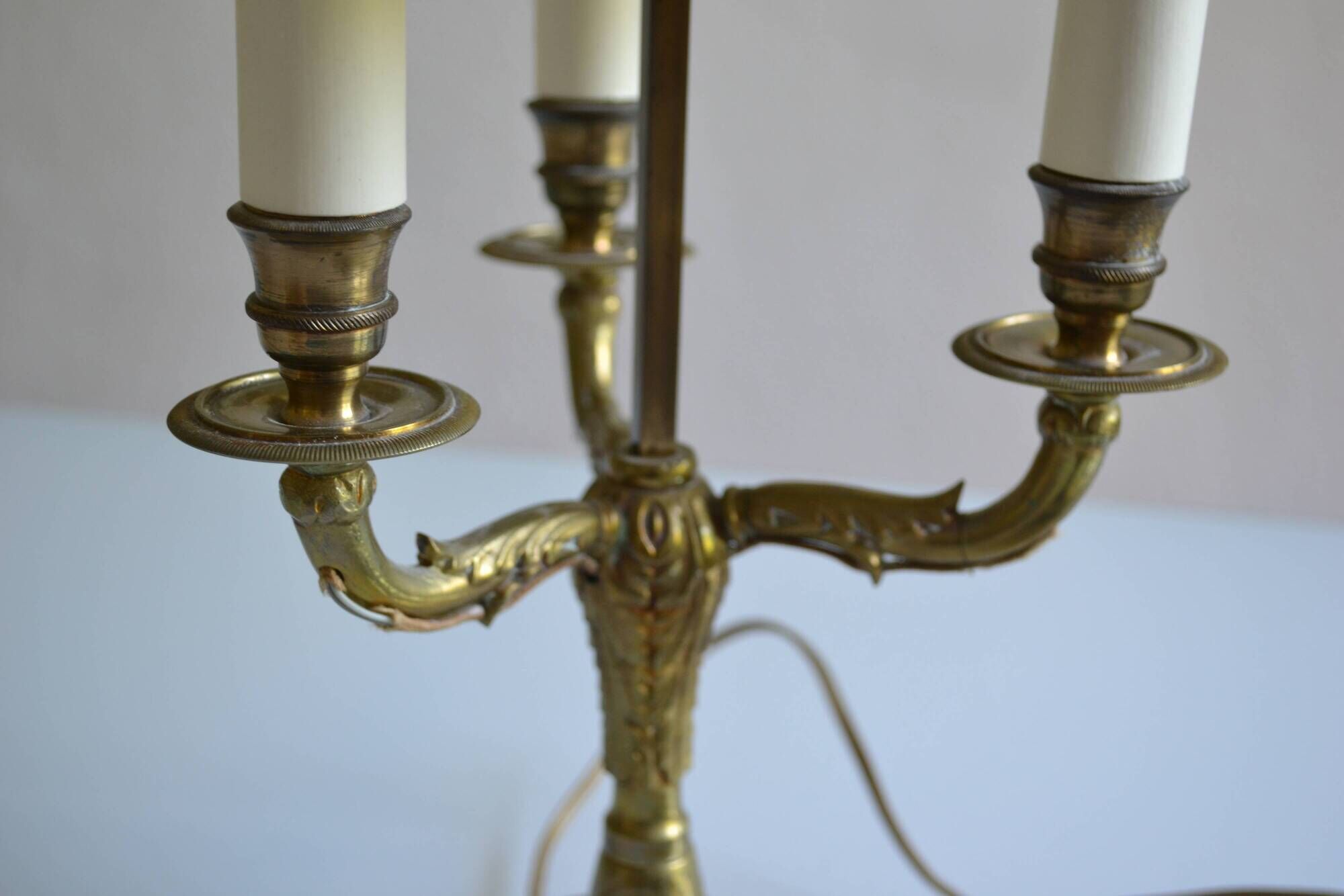 Lampe bouillotte 3 feux bronze et abat jour tôle bordeaux