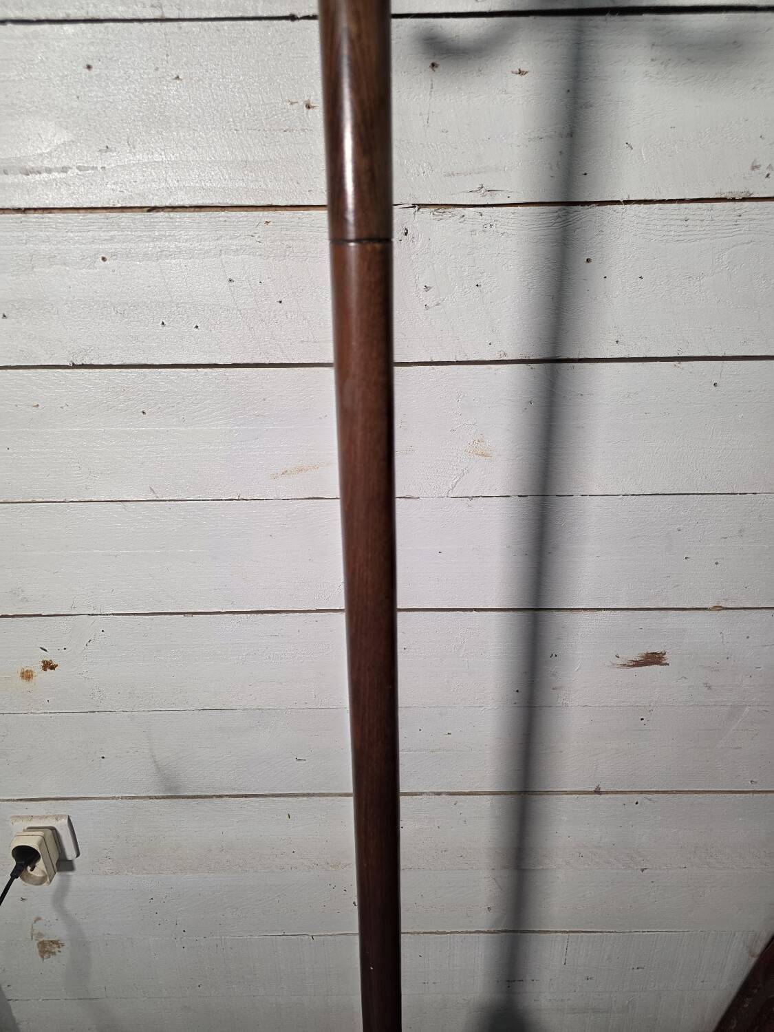 Perroquet ancien en bois courbé