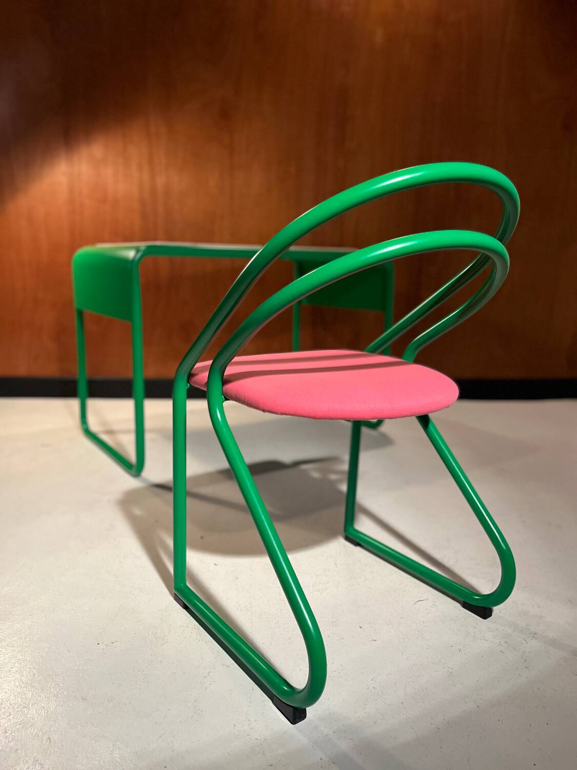 Bureau et sa chaise vintage vers 1980