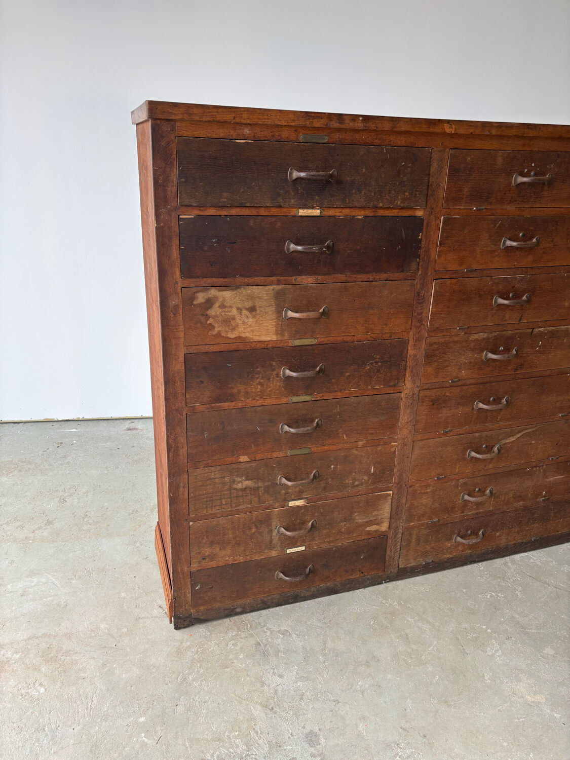 Large wooden workshop cabinet with 16 drawers, antique from the early 1900s.