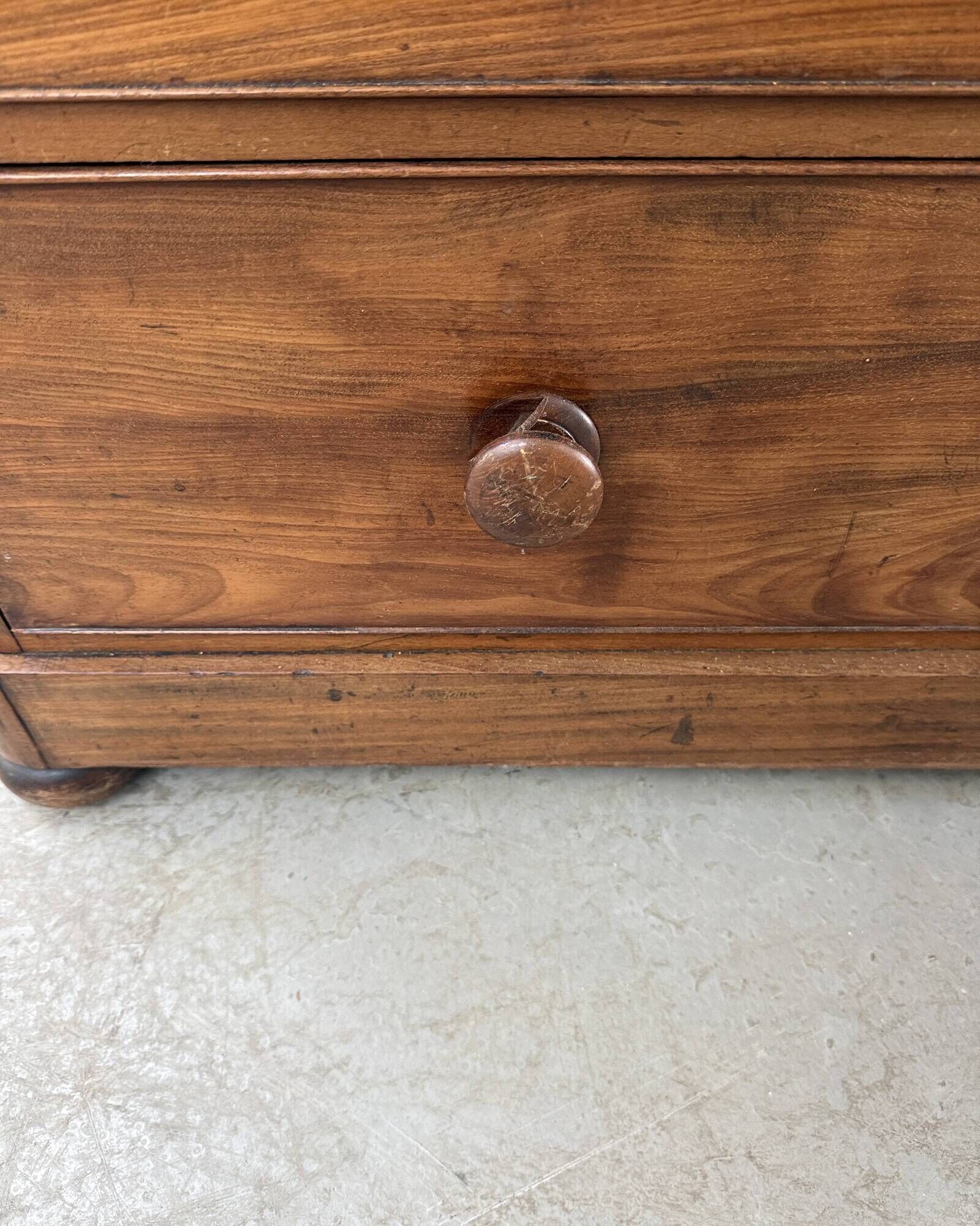 Large Victorian English mahogany chest of drawers (renovated)