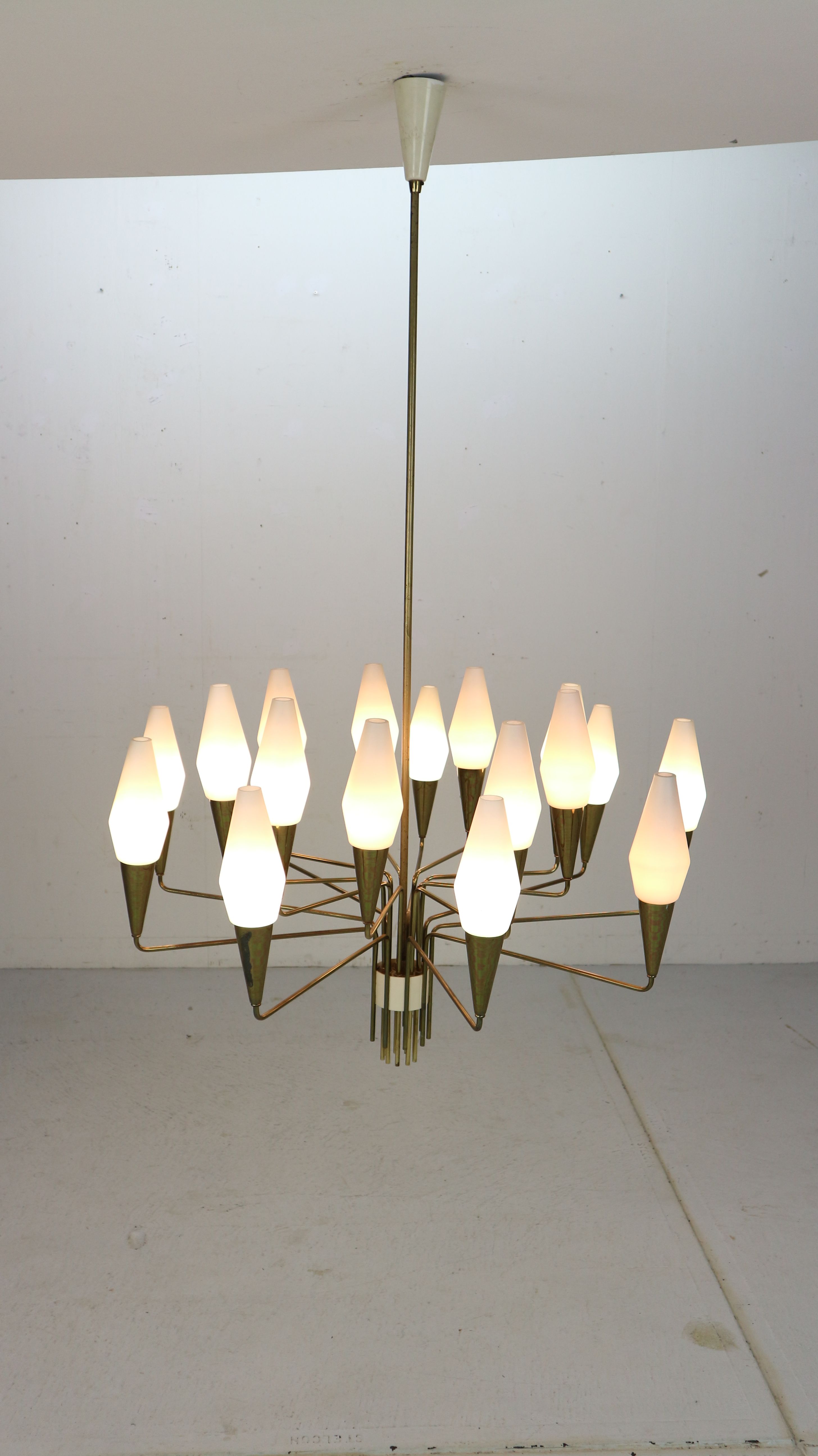 Italian mid-century modern brass and opaline glass chandelier, 1960