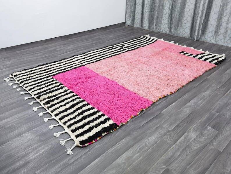 Tapis bérbere beni ouraine en laine taille 150 x 250 cm