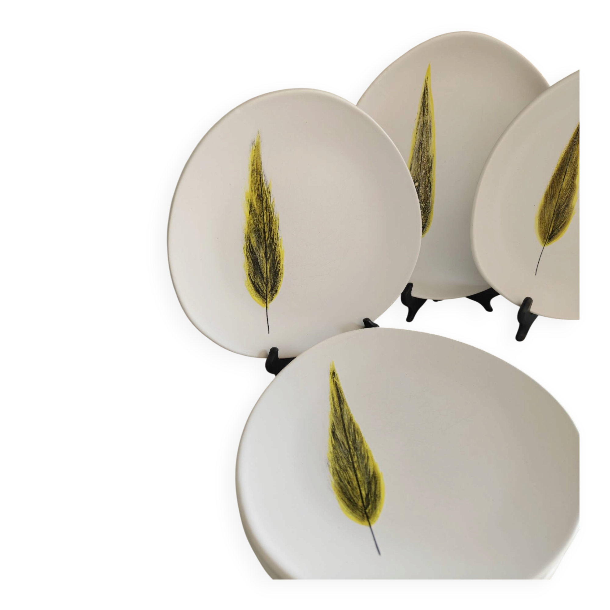 Set of 6 plates and 2 dishes.