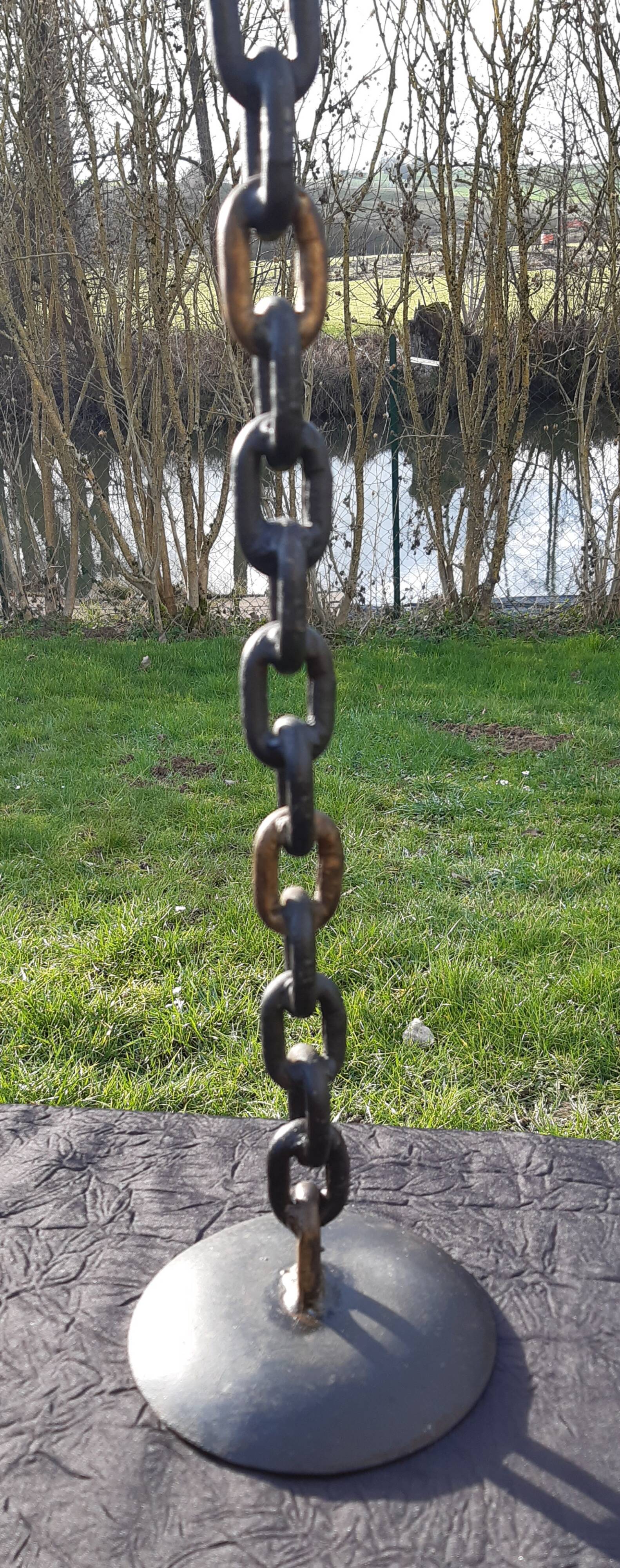 Very pretty chain ashtray. Brutalist art.