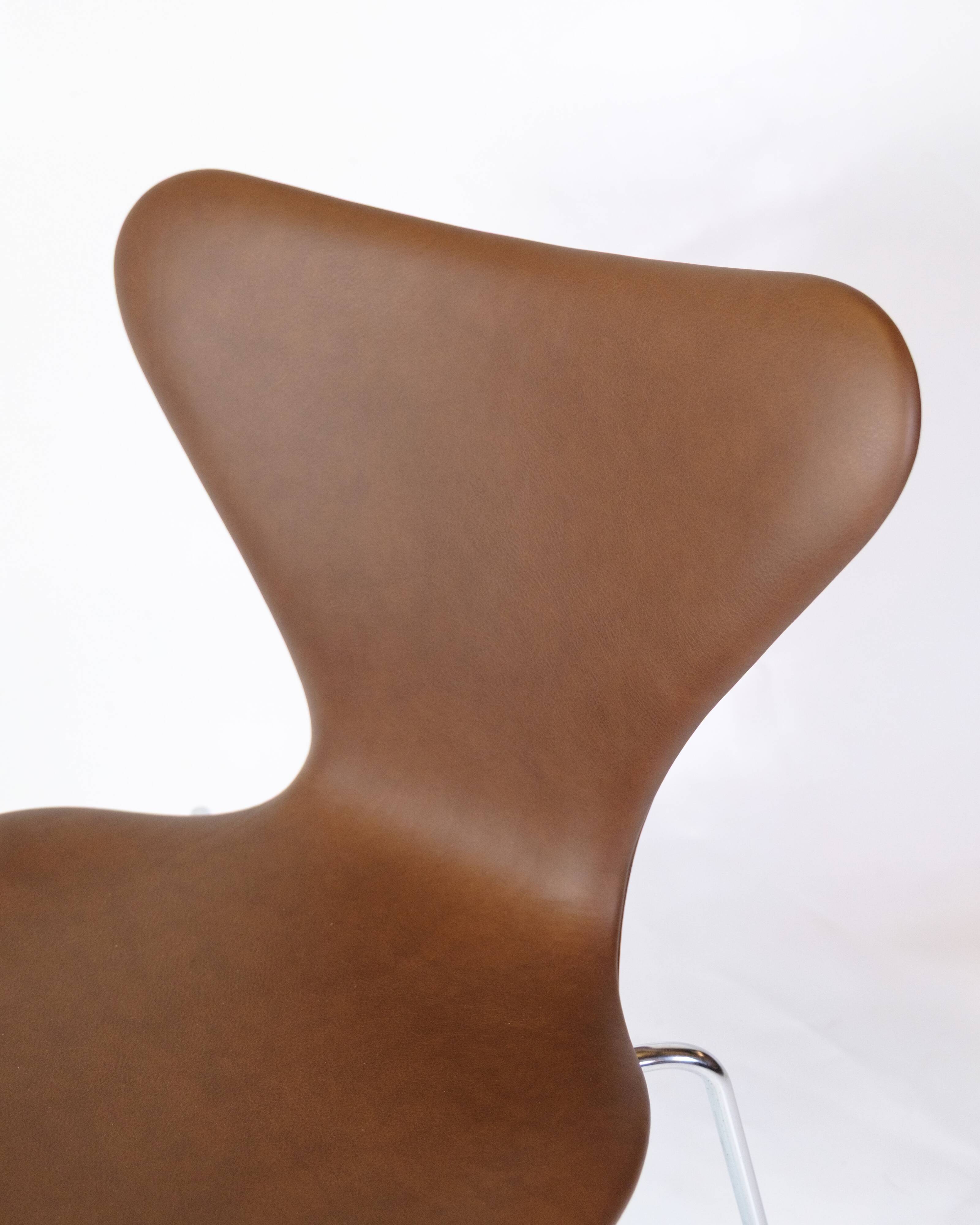 Series Seven Chair Model 3107 In Walnut Elegance Leather By Arne Jacobsen