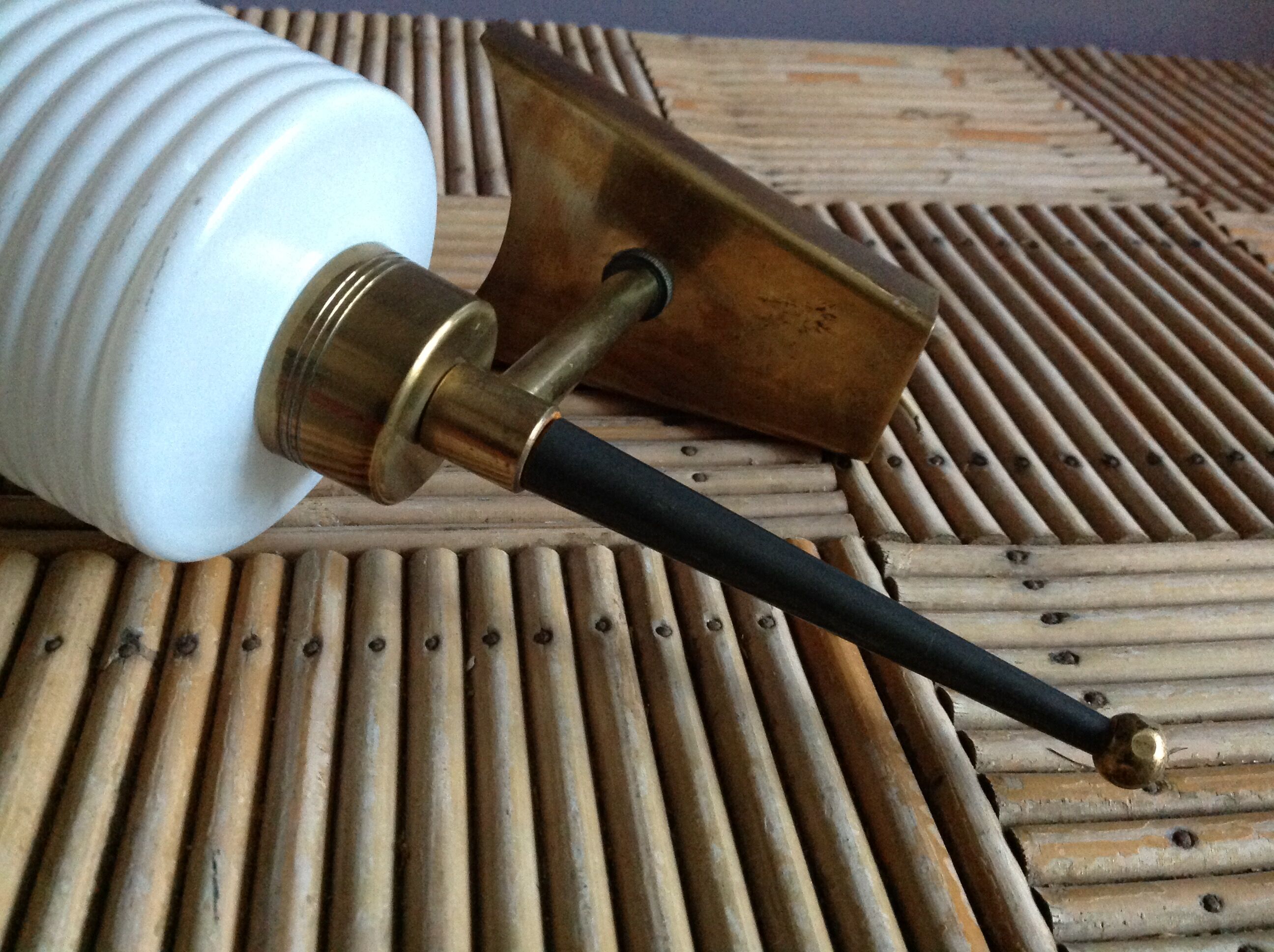 Wall light opaline and brass