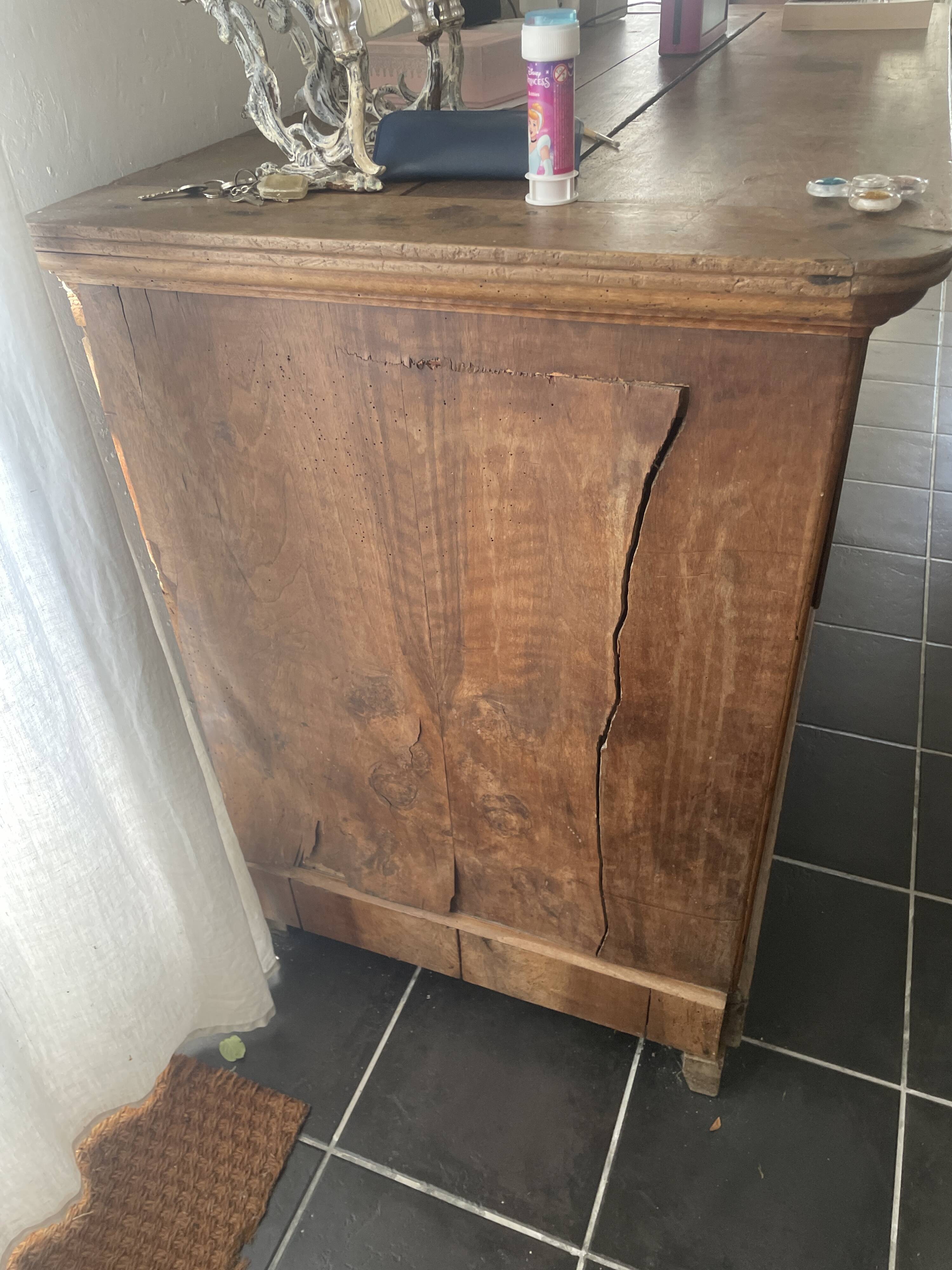 Antique chest of drawers