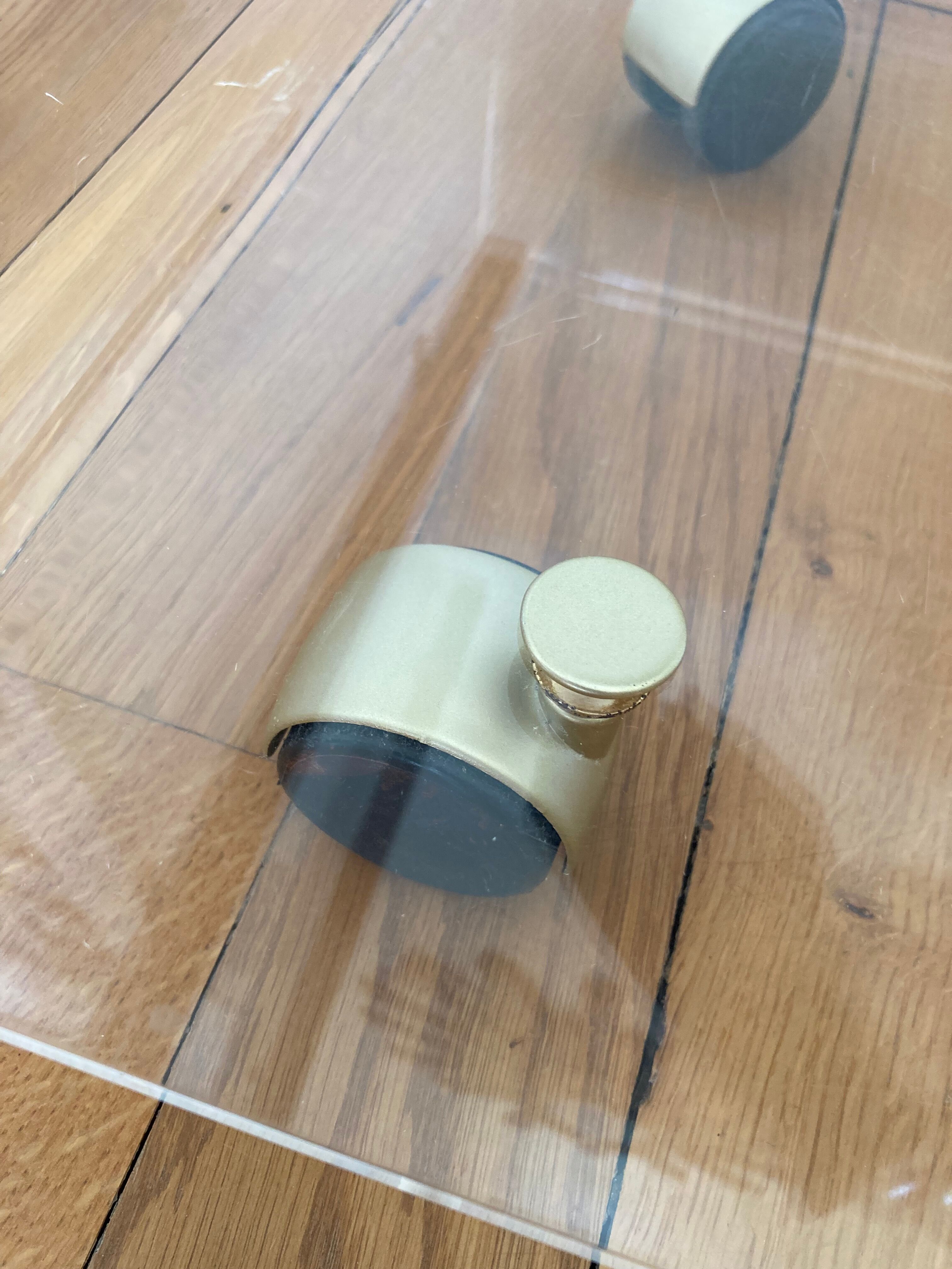 Plexiglas service with wheels
