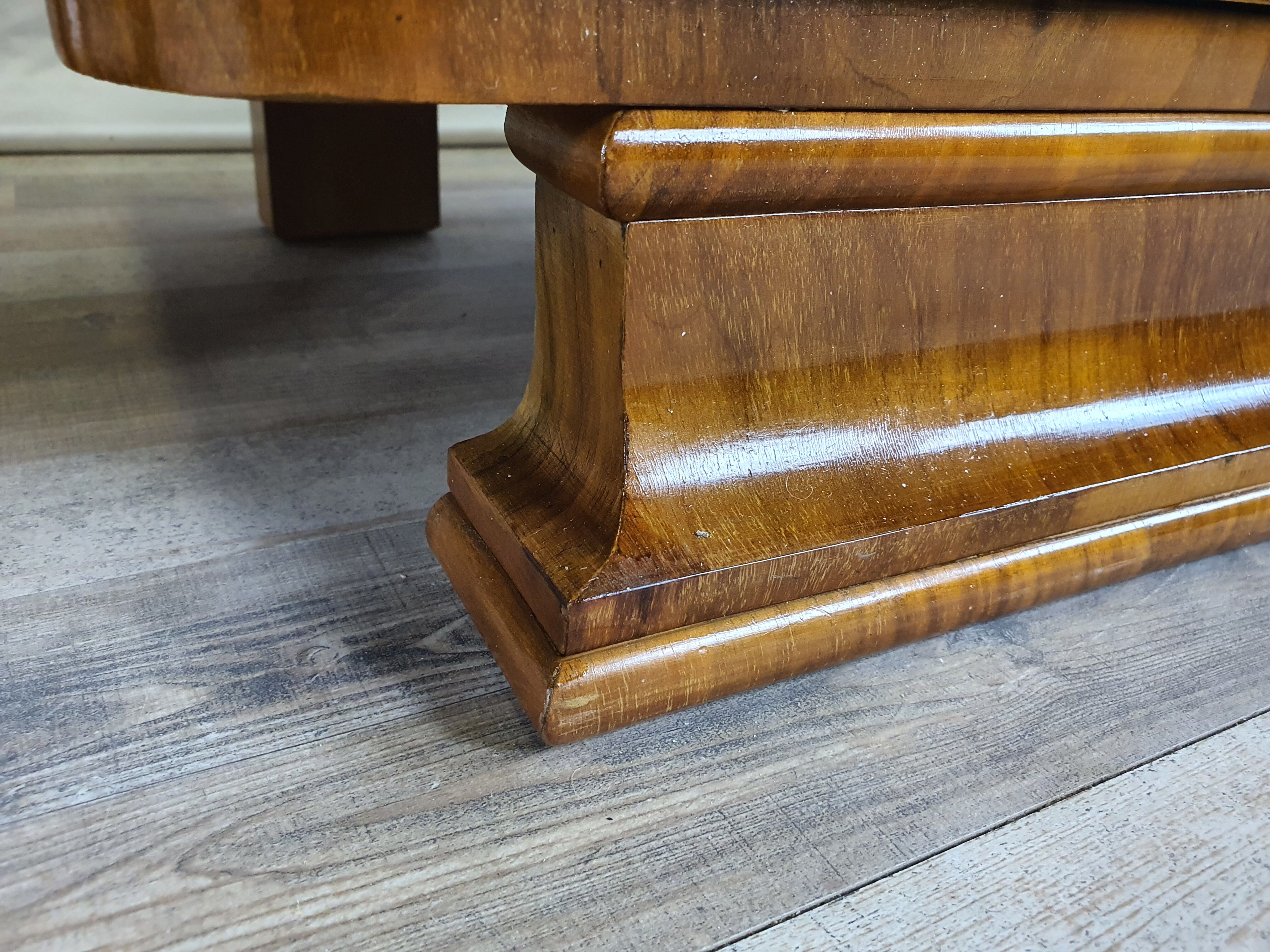 Art Decò Bedsides in Walnut