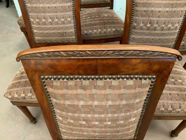 Suite de six chaises Consulat en acajou Dossiers a décor de lauriers XIX siècle