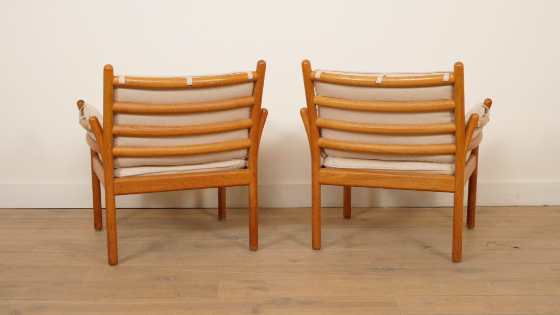Set of 2 vintage armchairs | Illum Wikkelsø for Silkeborg | Model Genius | Teak