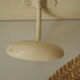 Porte manteau murale vintage bois et métal beige