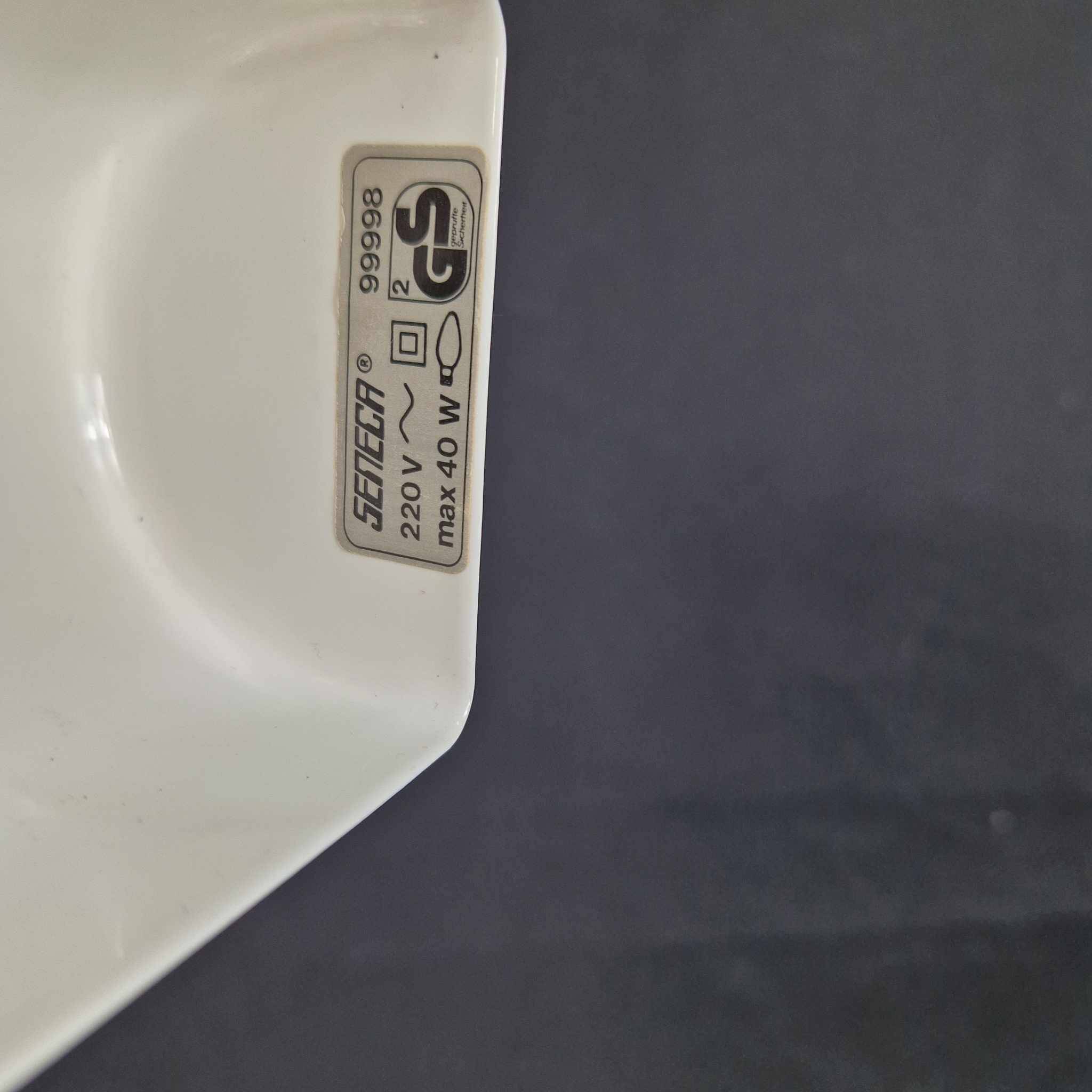 Lampe de bureau design Seneca des années 80 fabriquée en Suède.