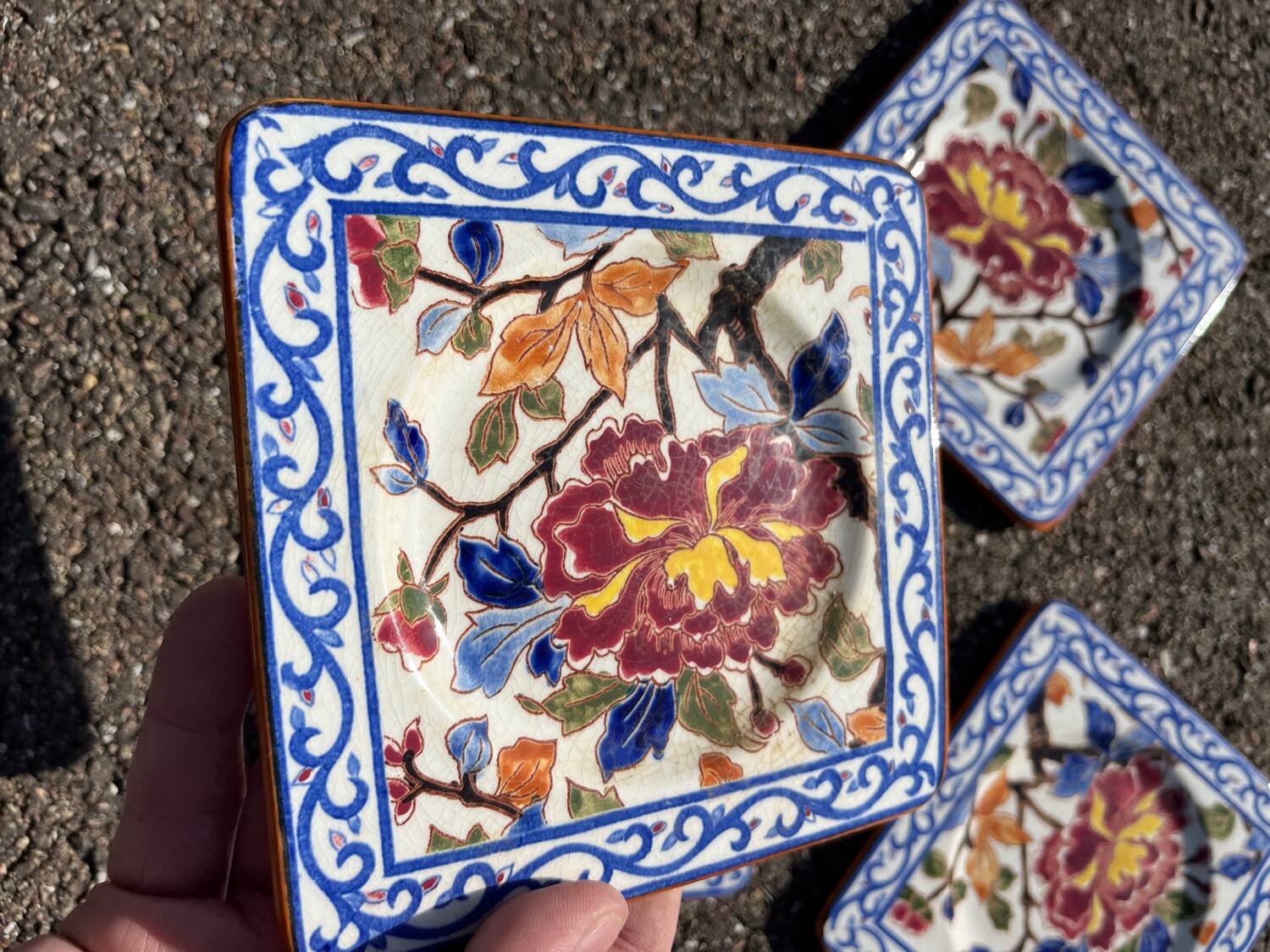 Set of 4 Gien earthenware cake dessert plates with peony decoration