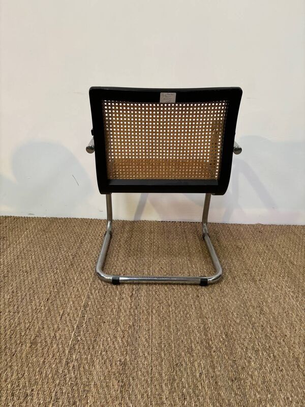 Fauteuil style Marcel Breuer assise moulée cannage