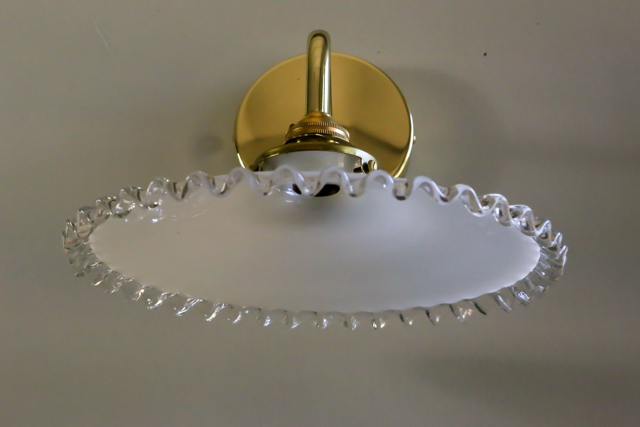 Antique opaline wall sconce delivered with supports