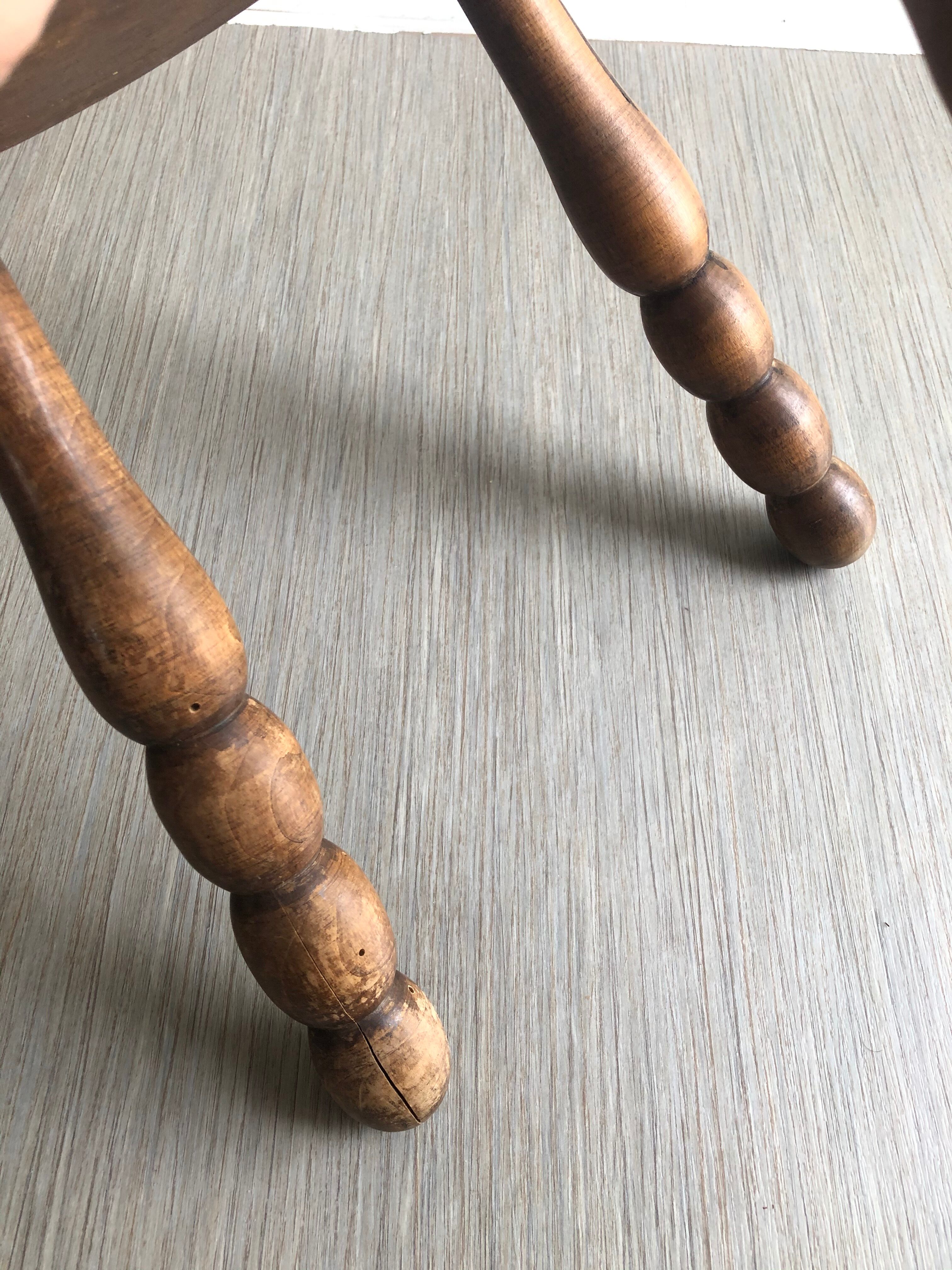 Tabouret tripode bois