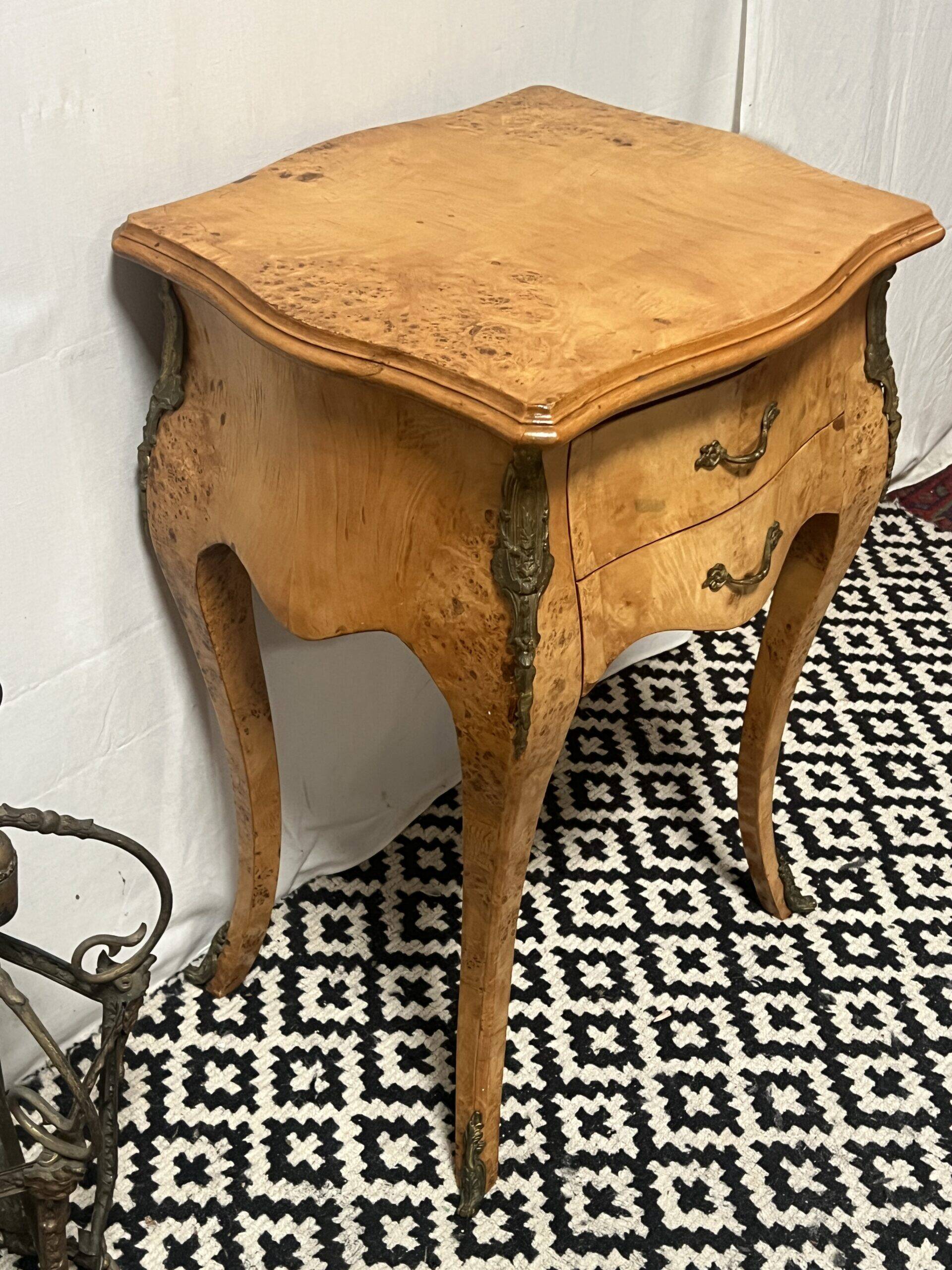 Small side table in burl wood veneer, Louis XV style, 20th century
