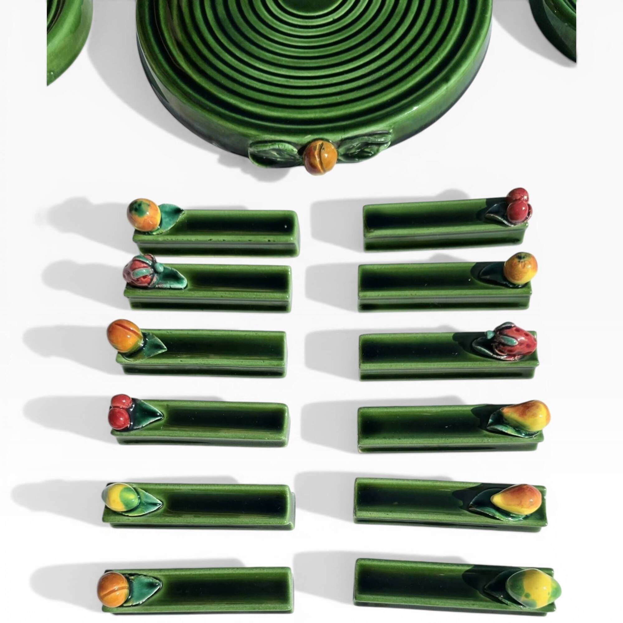 Service de table Vallauris — 12 porte-couteaux + 3 coupelles, céramique ver