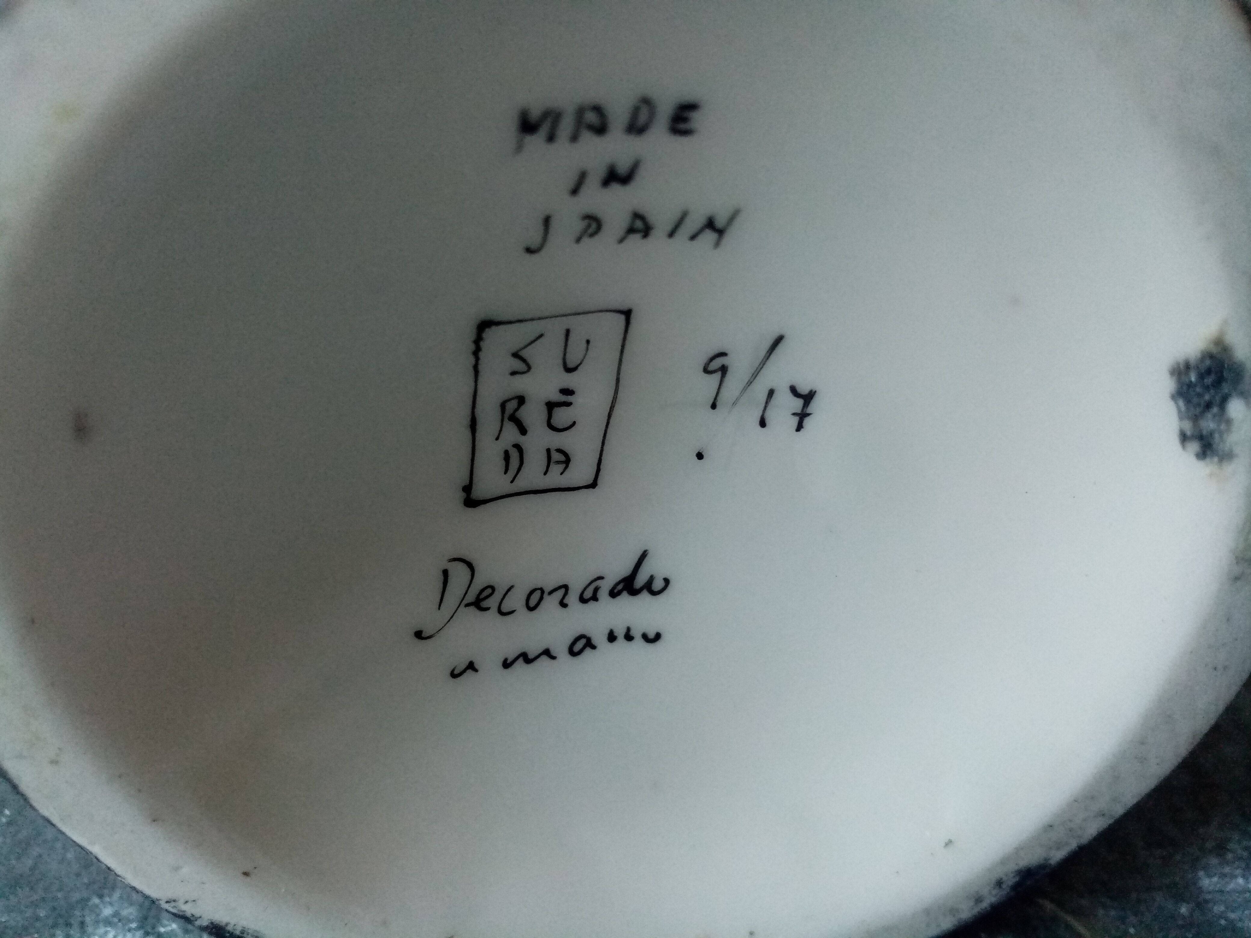 Designer porcelain whisky bottle hand-decorated signed su re da made in spain 9/17