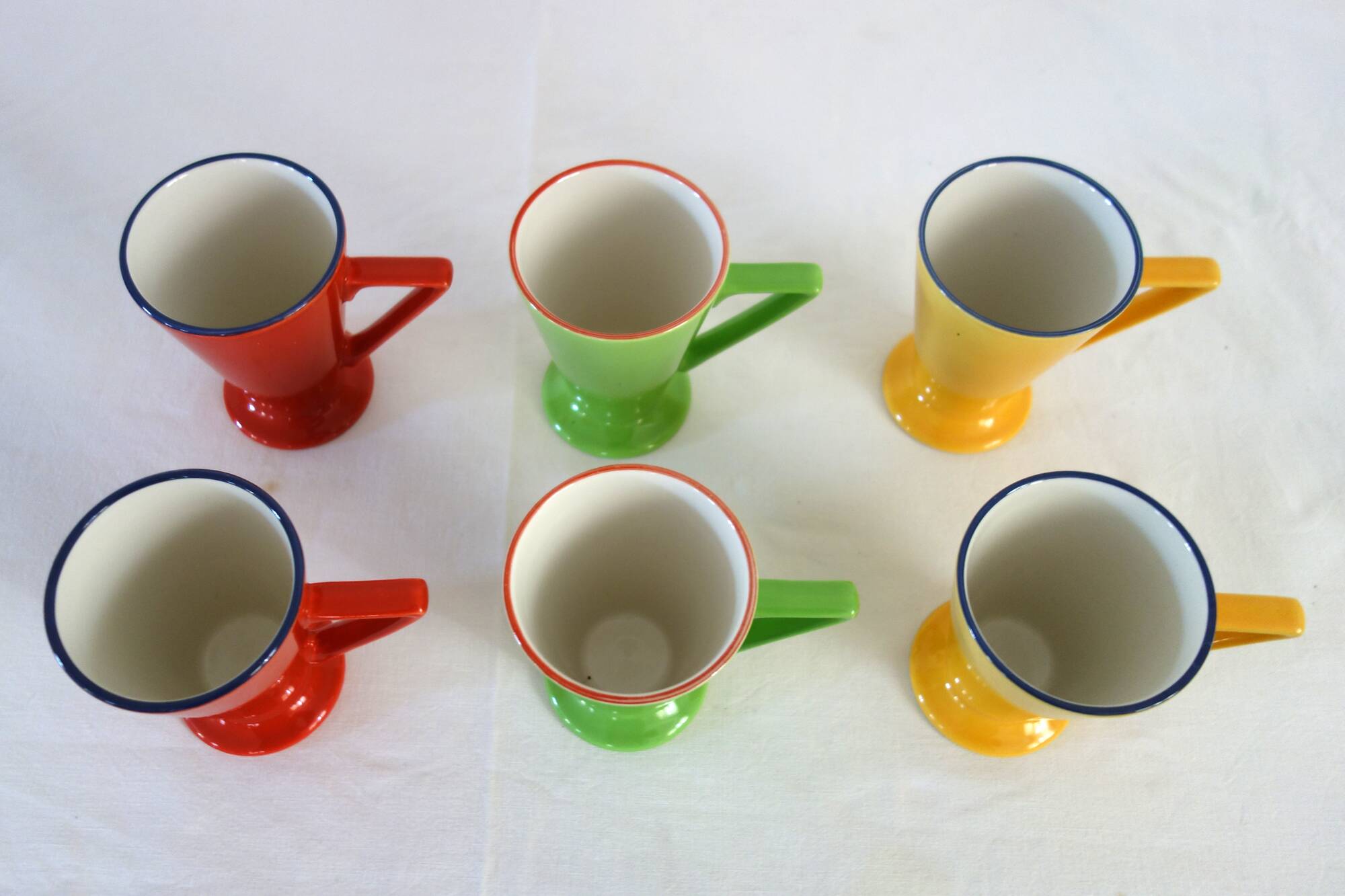 6 mugs en céramique colorée, Churchill England