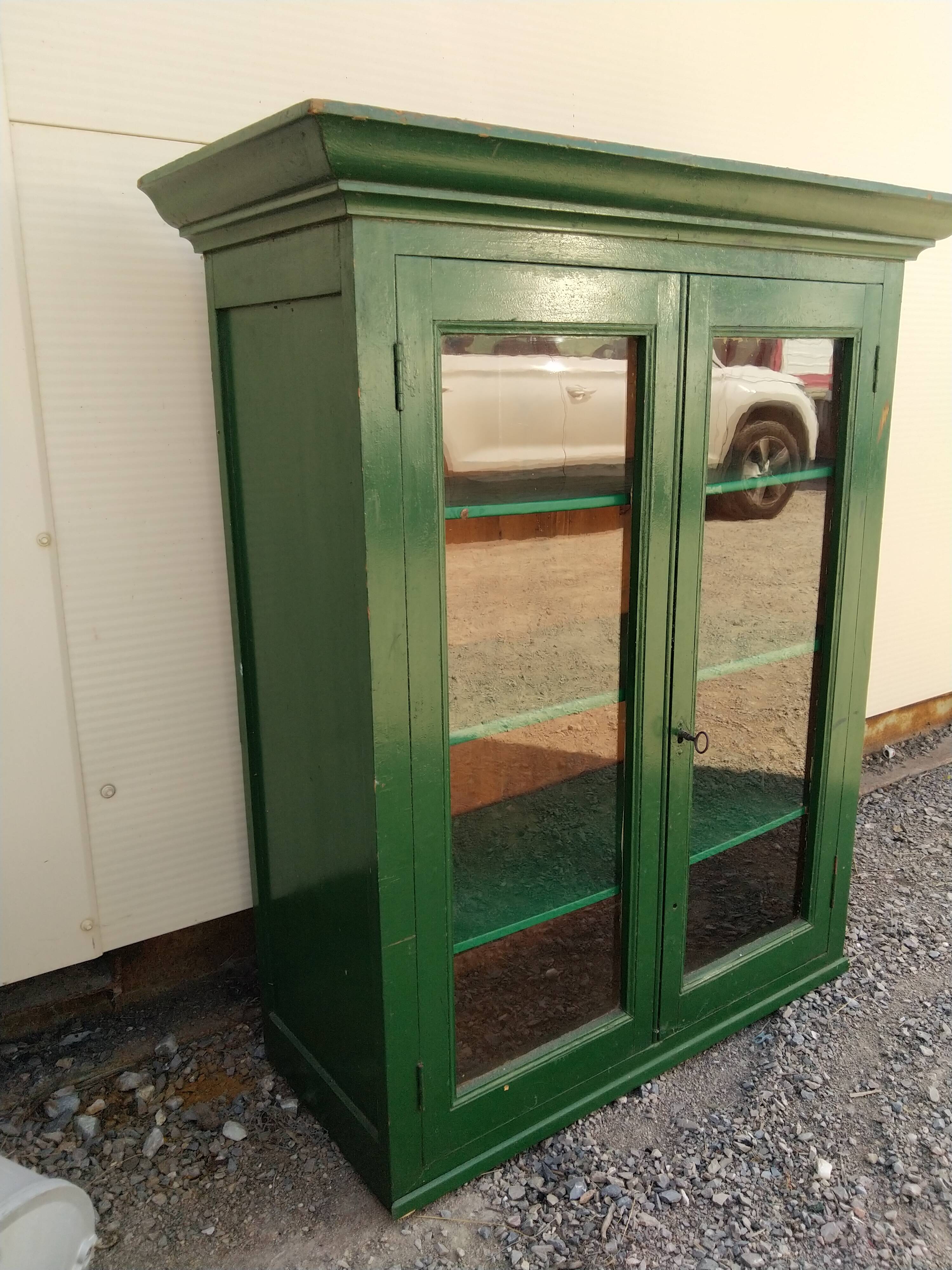 Glass cabinet