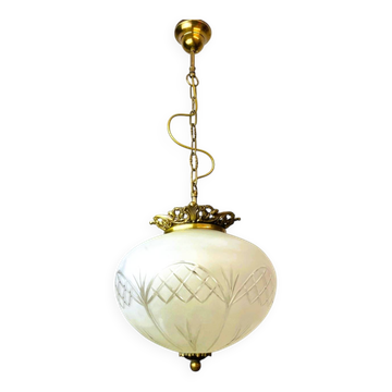 Pendentif en verre de la Régence avec une couronne en laiton ornée
