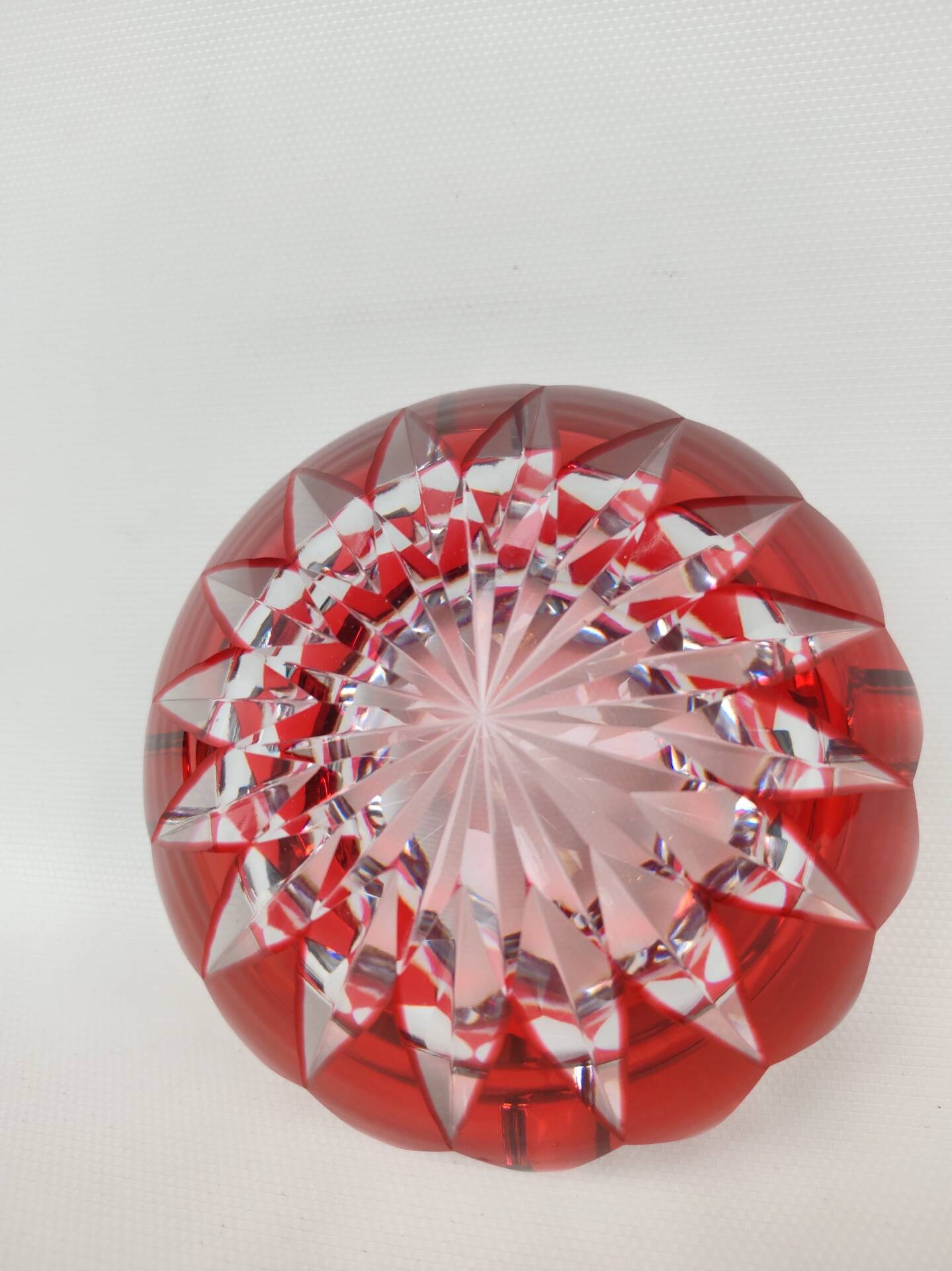 Magnificent crystal ashtray from Lorraine, ruby colour.