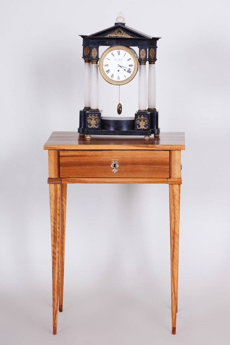 Table d'appoint Biedermeier en noyer, années 1820