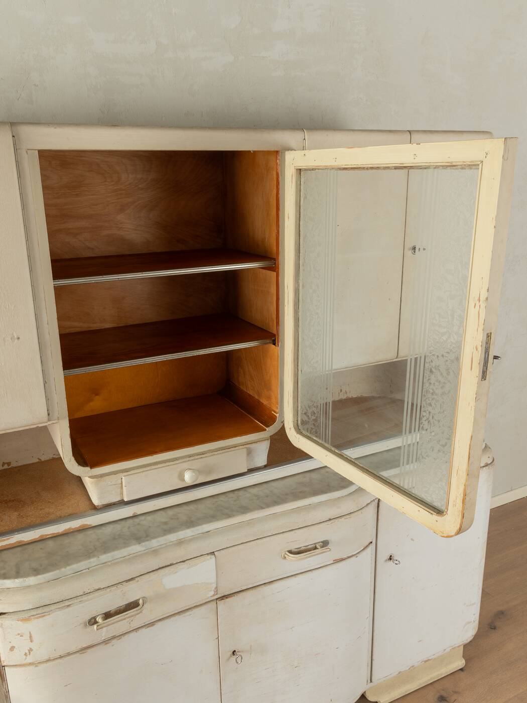 Art Déco kitchen cabinet