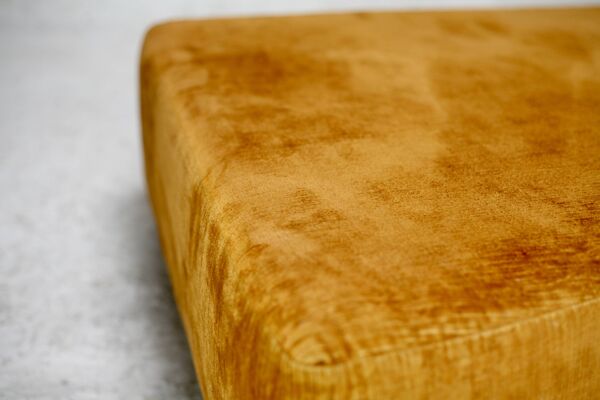 Paire d'assises velours''fauve'' mousse, bois, velours. circa 1970