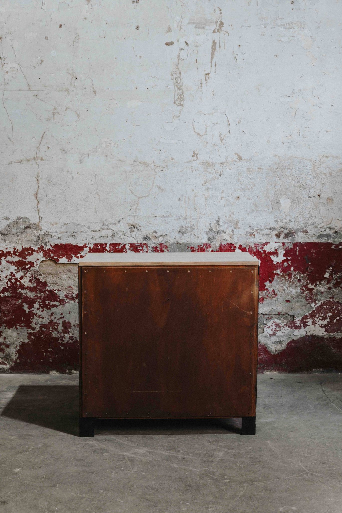Black and natural wood chest of drawers with 4 drawers