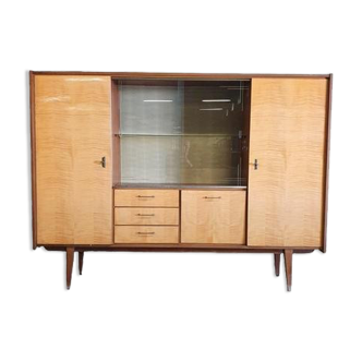 Buffet scandinave avec vitrine