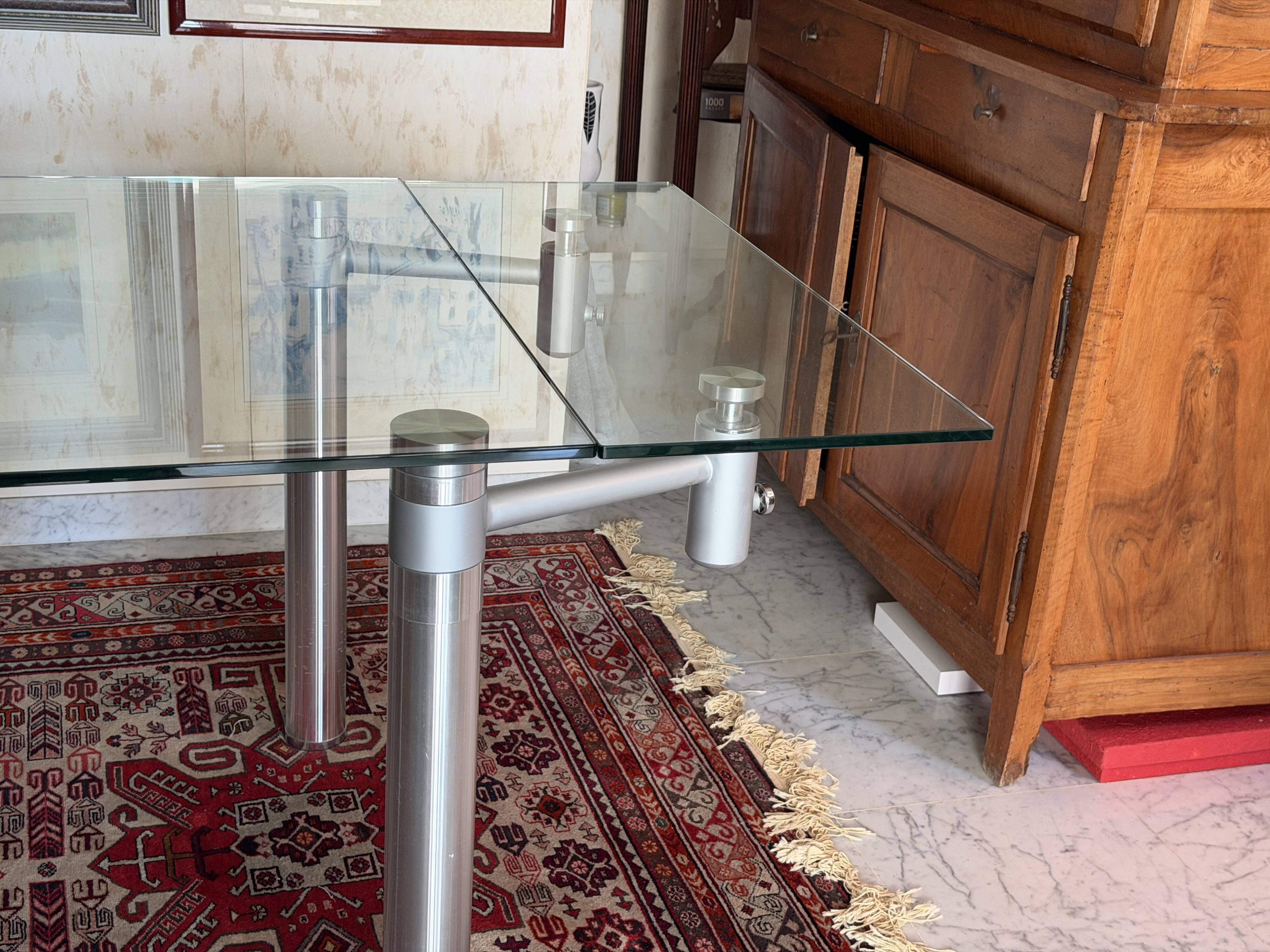 extendable glass table