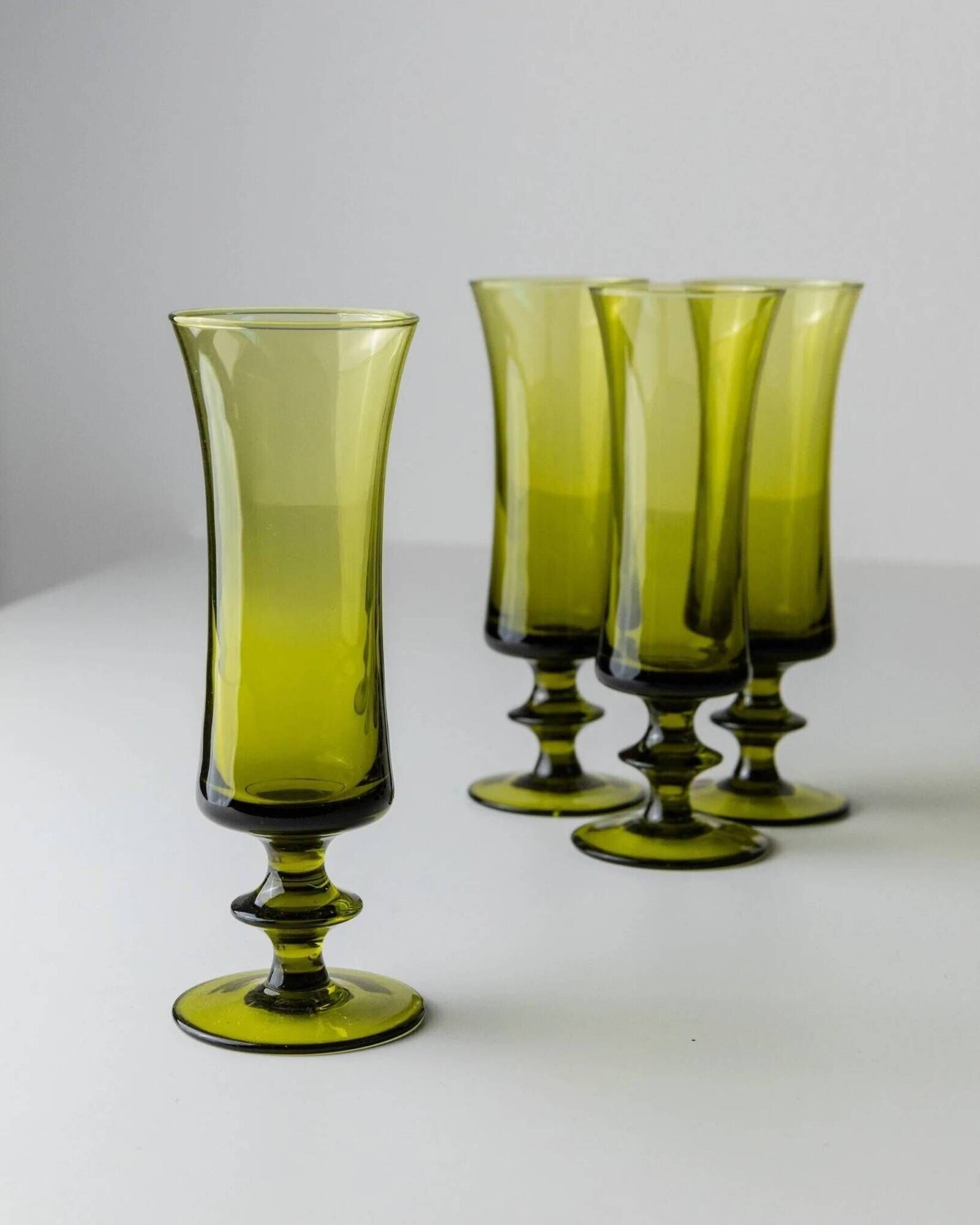 4 green Murano glass drinking glasses - mid-century Italian stemware, olive - 1970s retro cocktail set