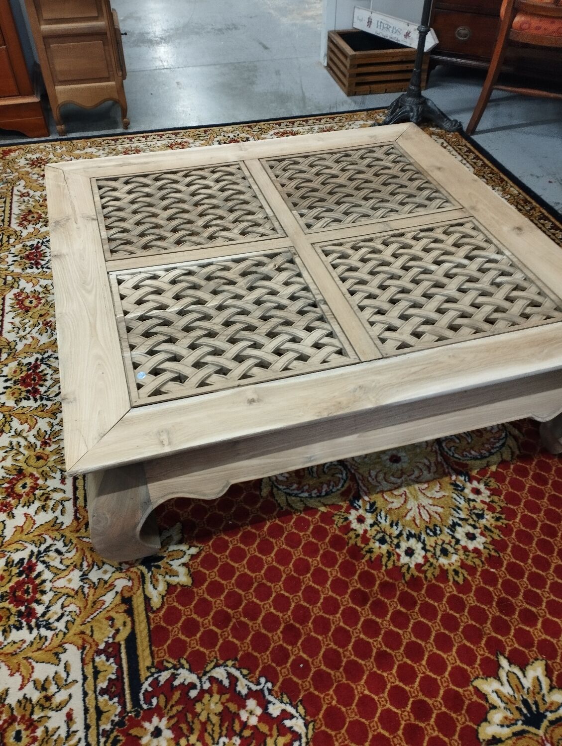 Coffee table "opium"
