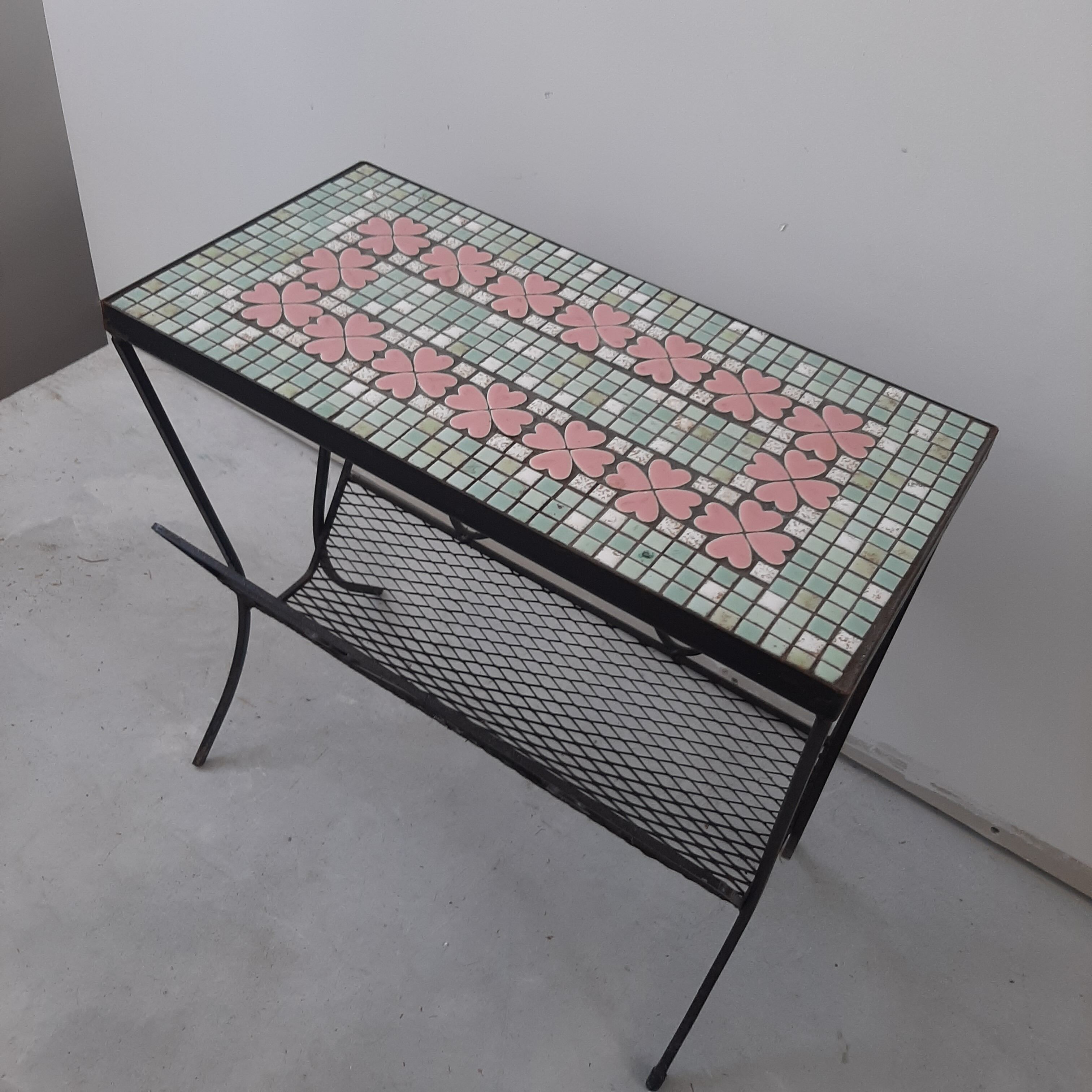 Table door vintage mosaic magazine