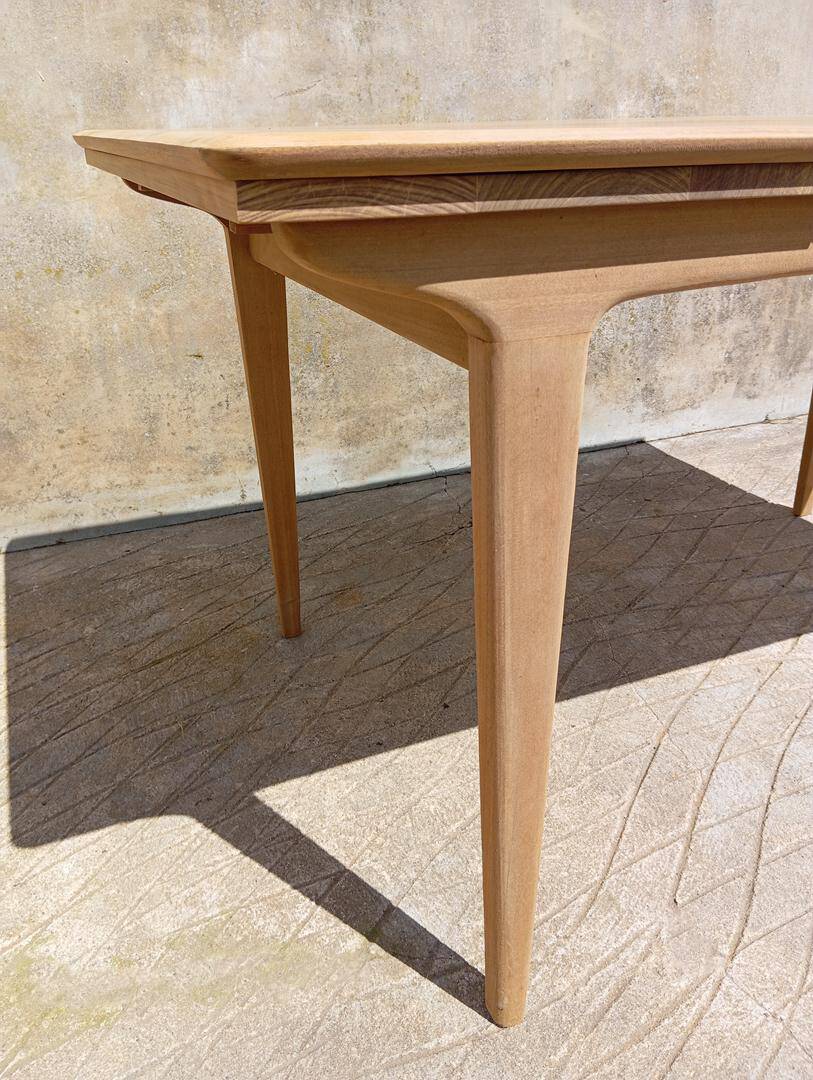 Scandinavian table