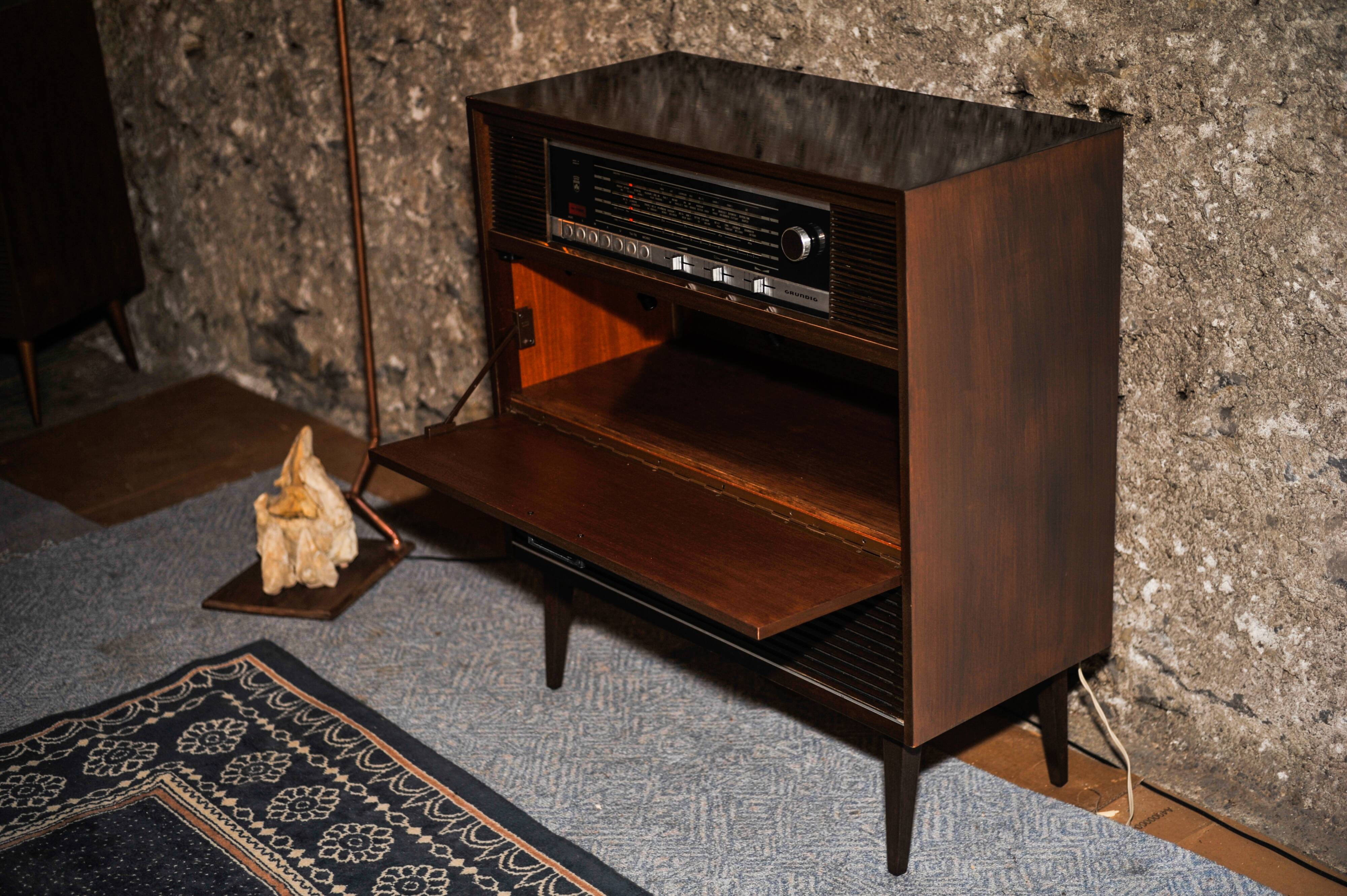 Grundig Como8 Bluetooth radio furniture