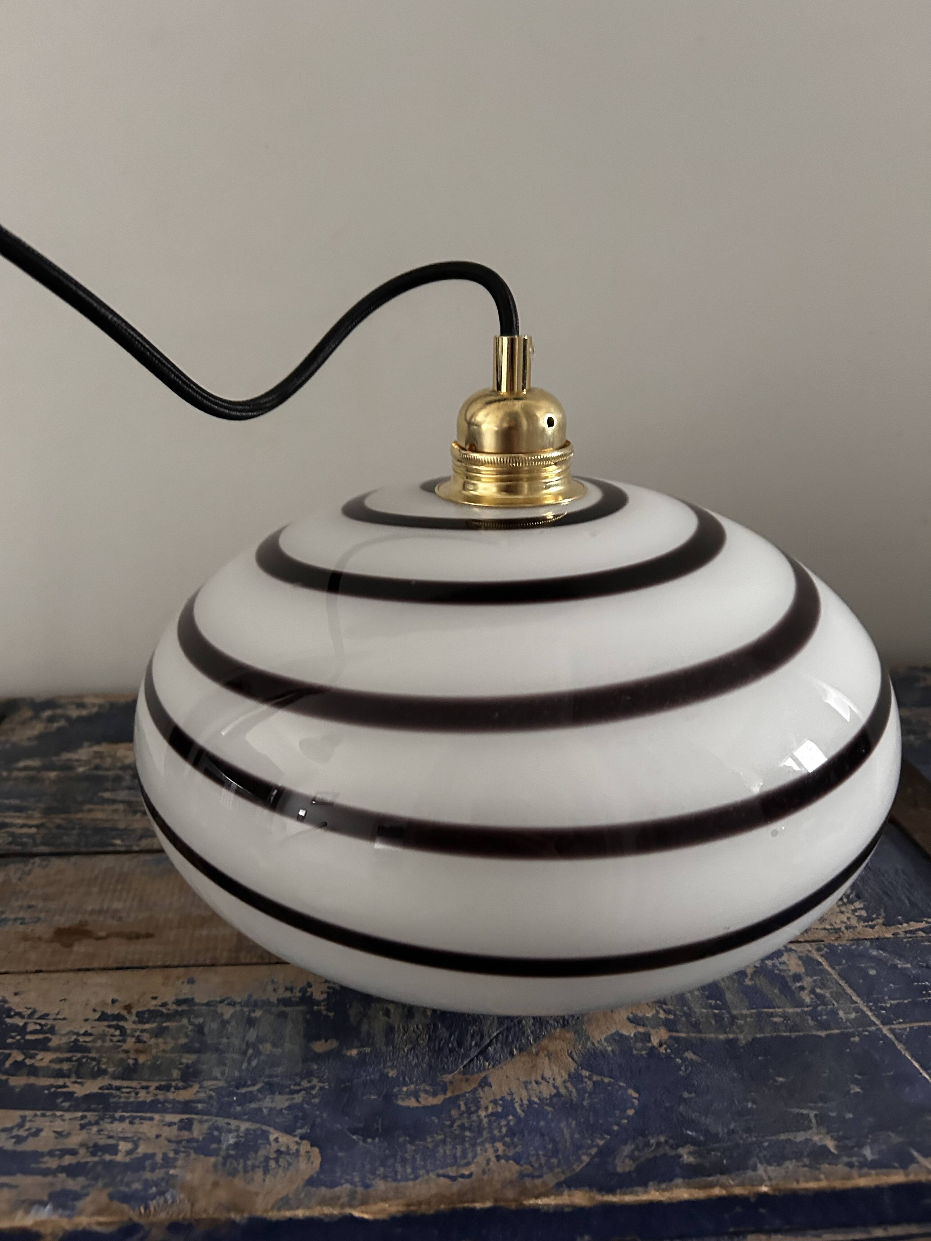 Spiral glass pendant light