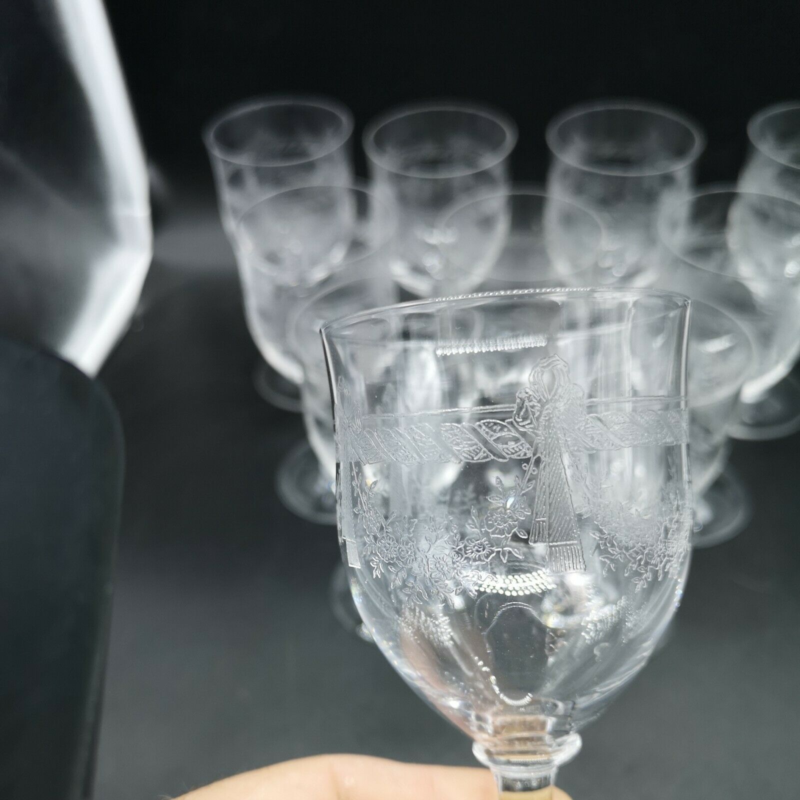 Set of 10 glasses of Saint Louis crystal wine engraved ribbon and flowers