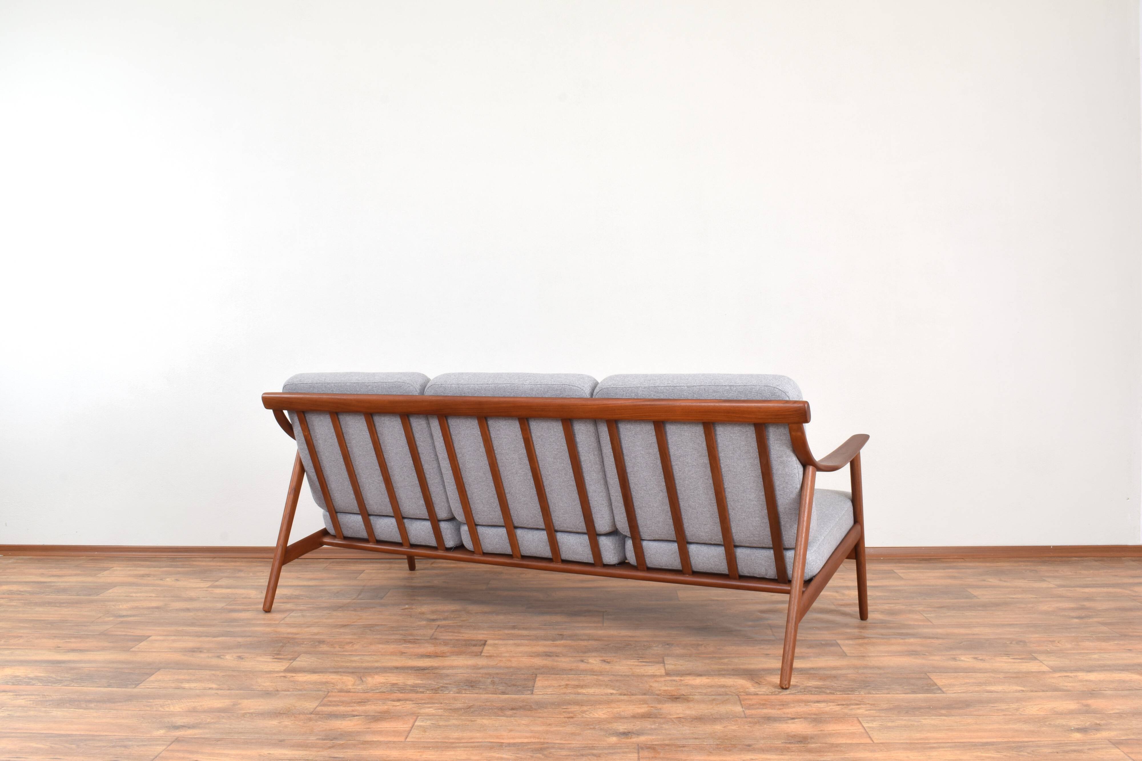 Canapé Mid-Century danois en teck par Arne Hovmand-Olsen pour Mogens Kold, années 1960.