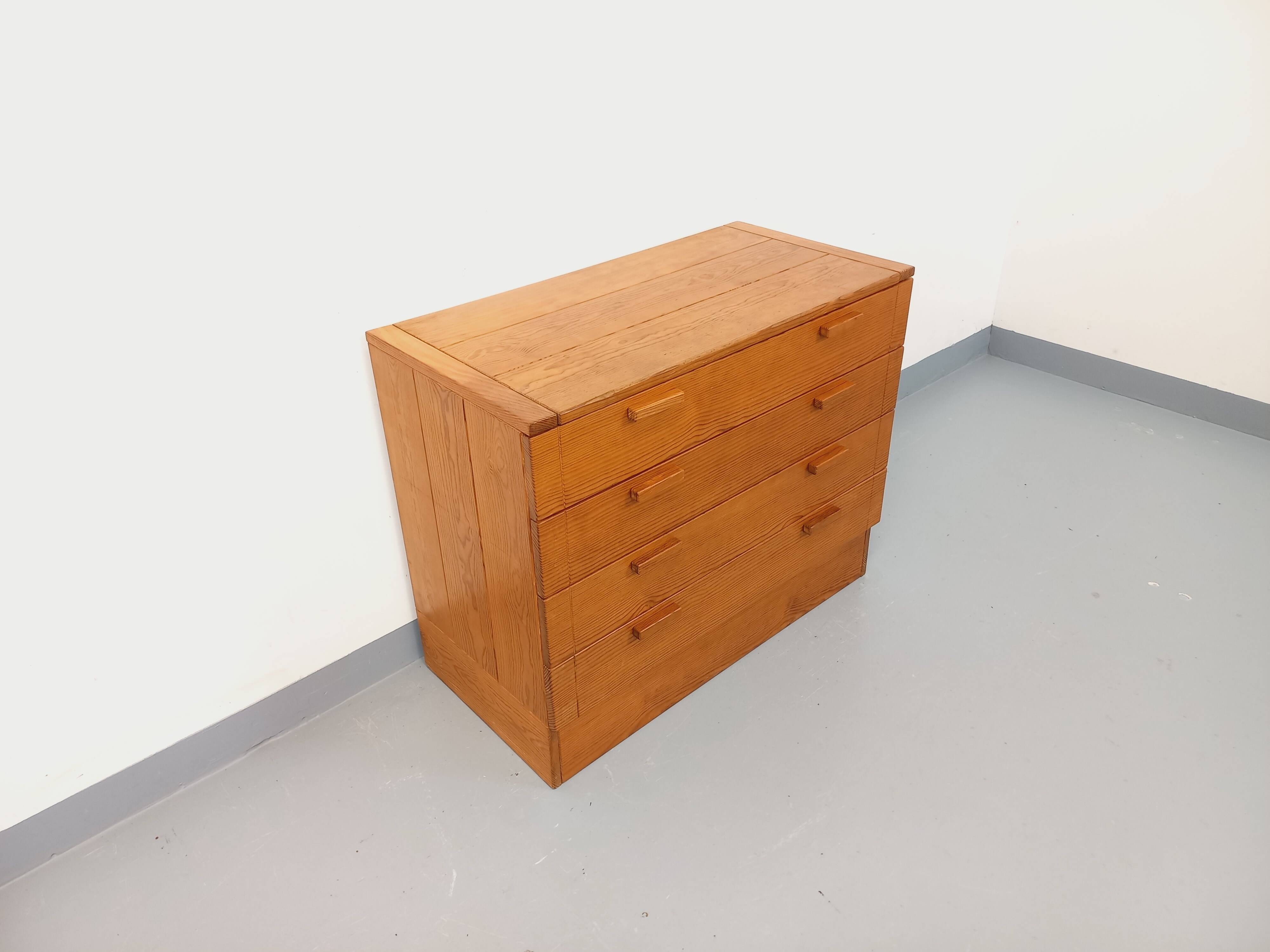 Vintage pine chest of drawers from the 1970s.
